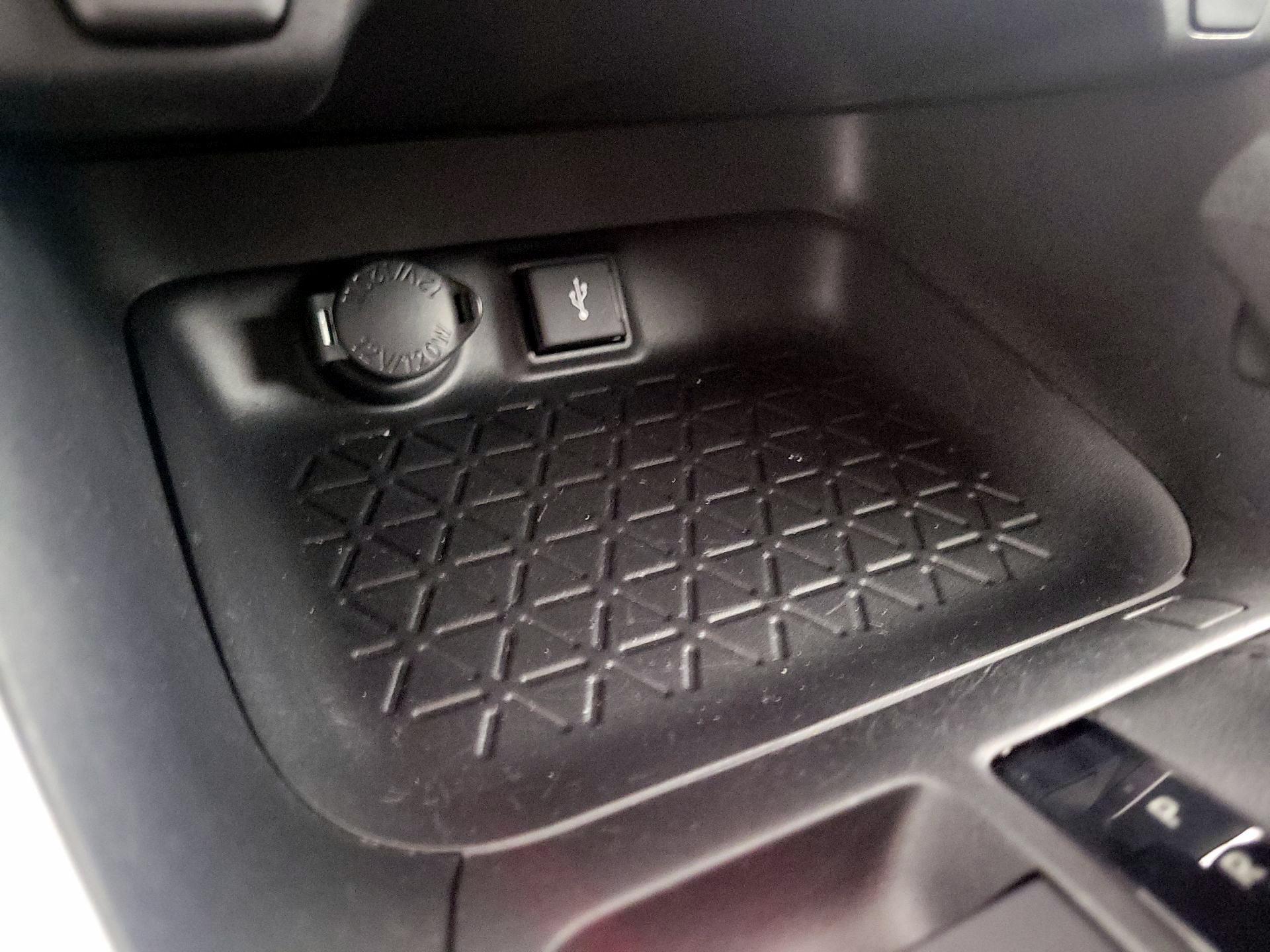 Thumbnail: 2021 Toyota RAV4 - 16