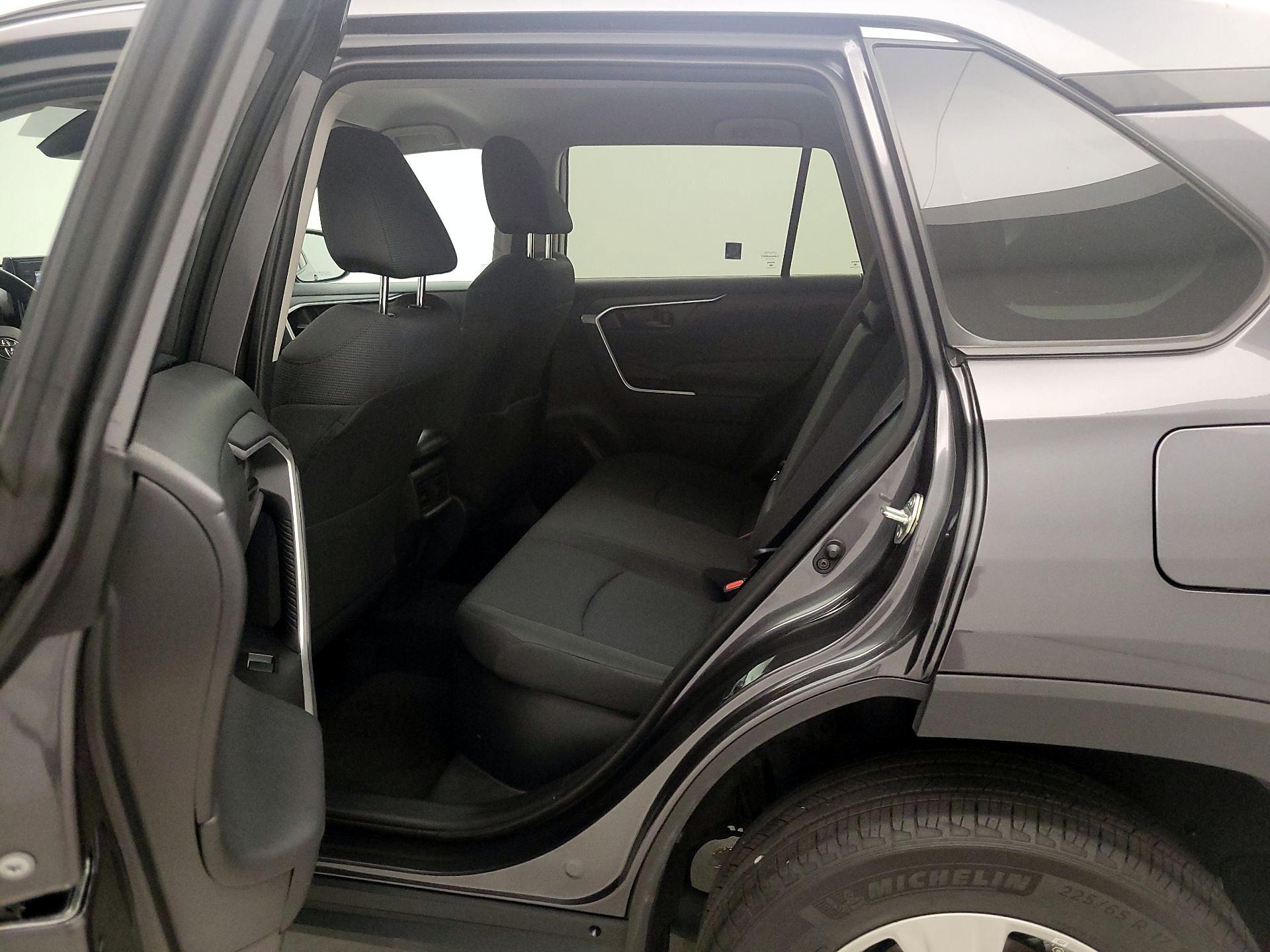 Thumbnail: 2021 Toyota RAV4 - 17