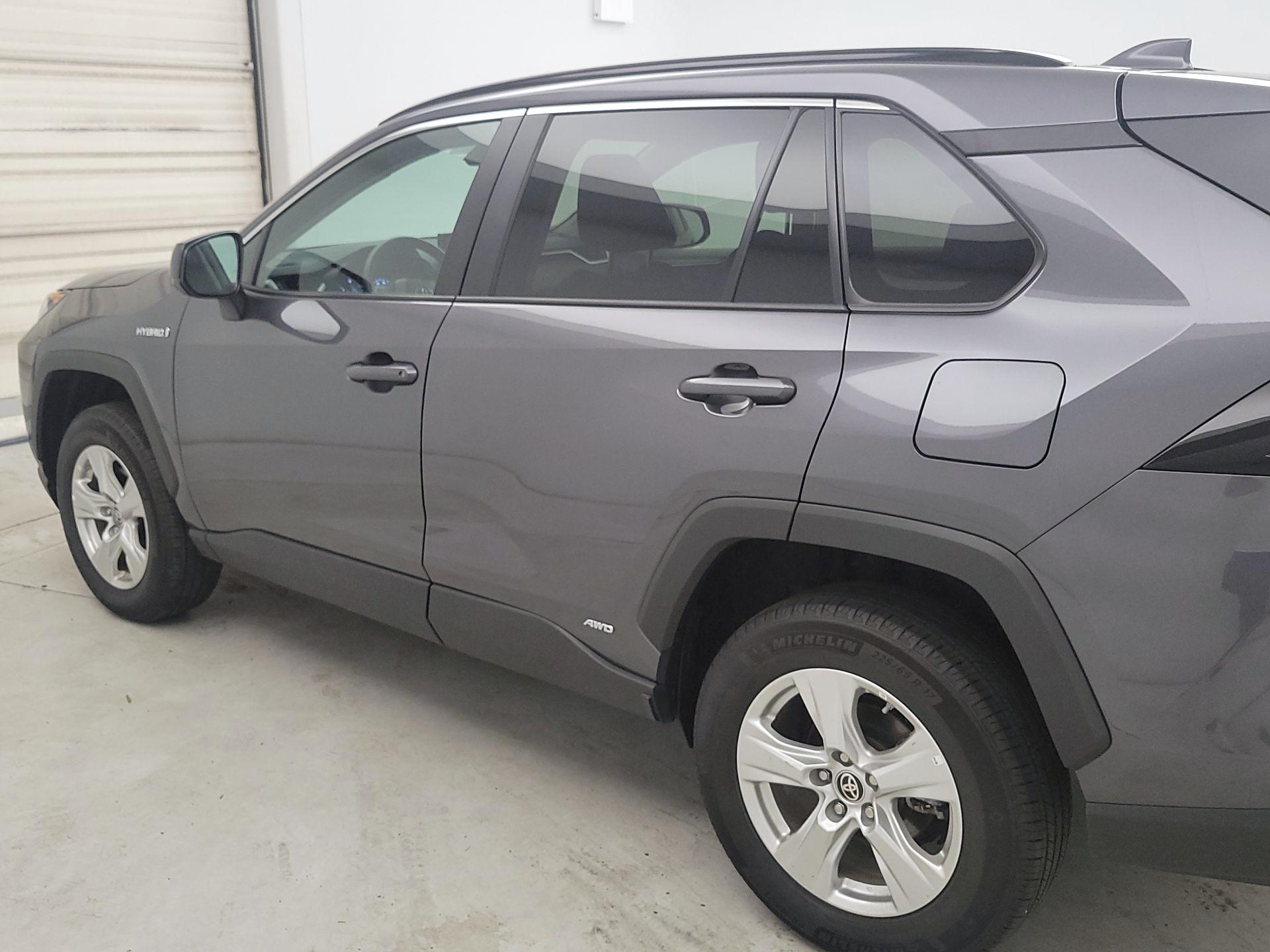 Thumbnail: 2021 Toyota RAV4 - 7