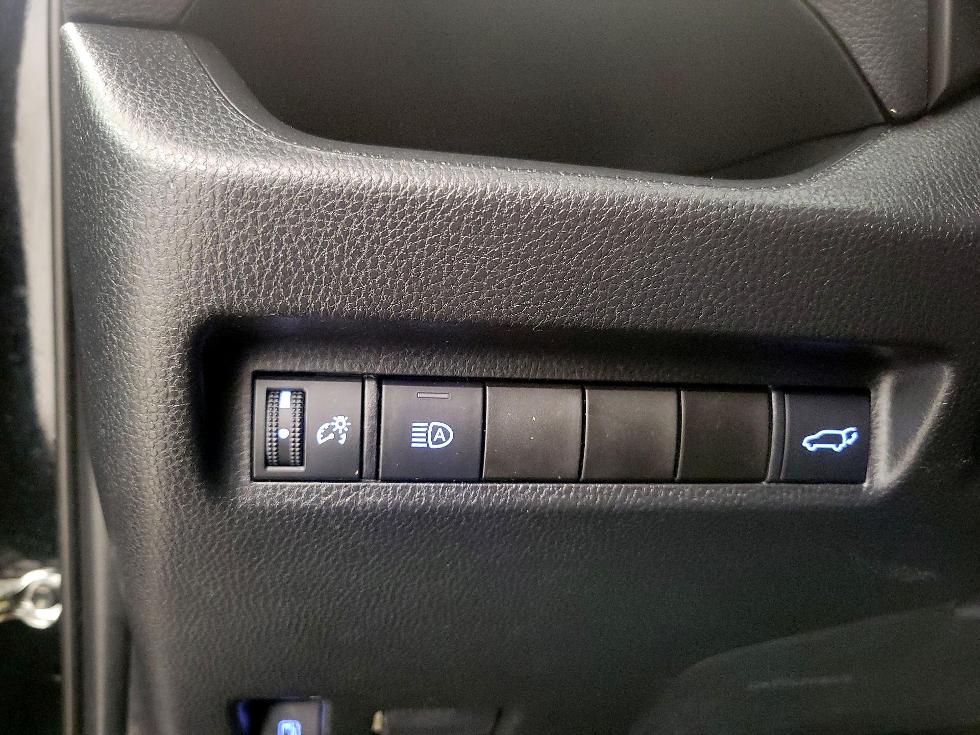 Thumbnail: 2021 Toyota RAV4 - 13
