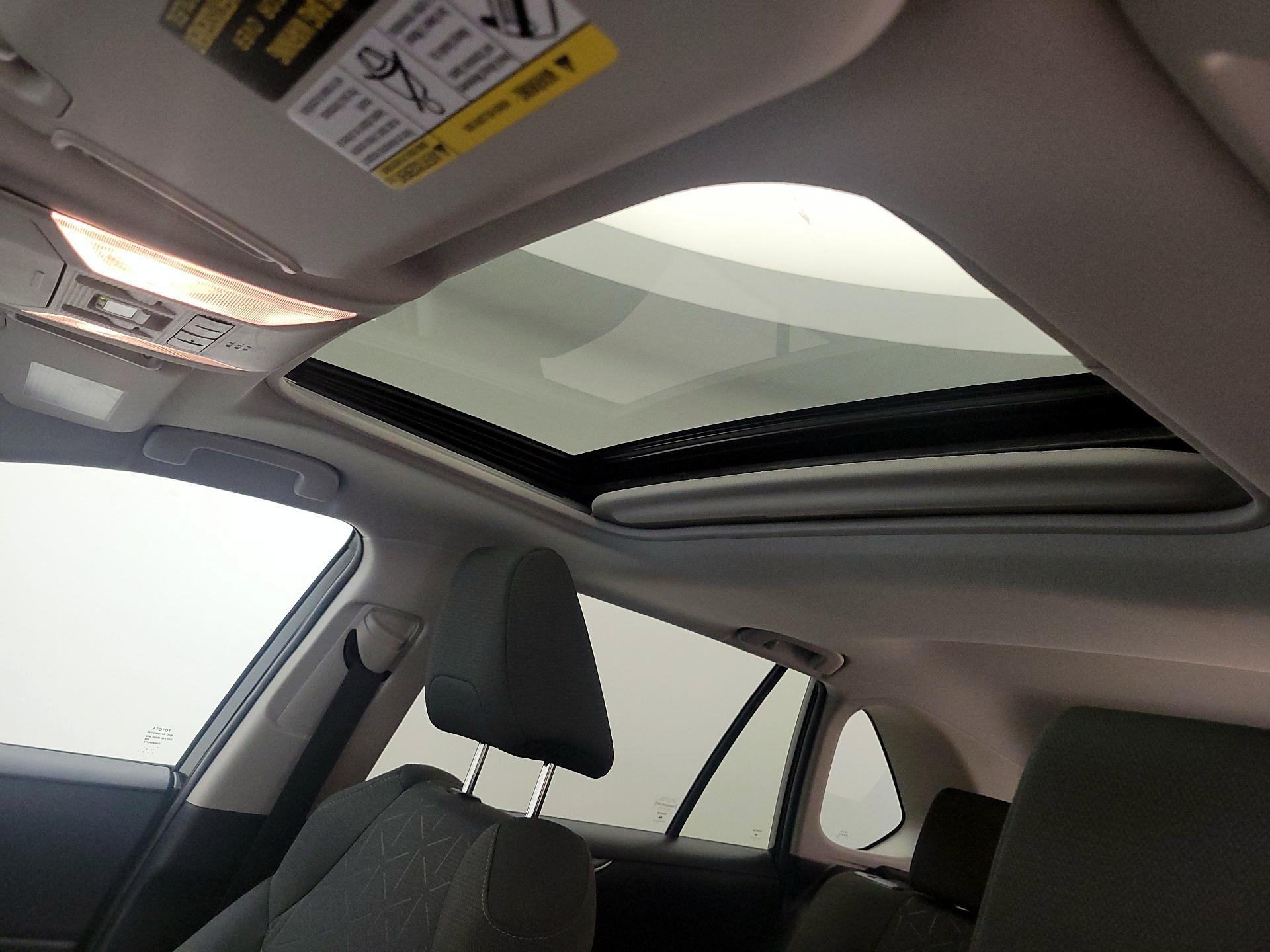 Thumbnail: 2021 Toyota RAV4 - 18