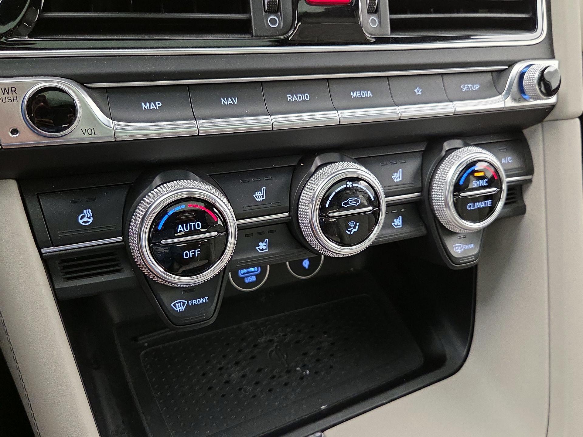 Thumbnail: 2023 Genesis G70 - 17