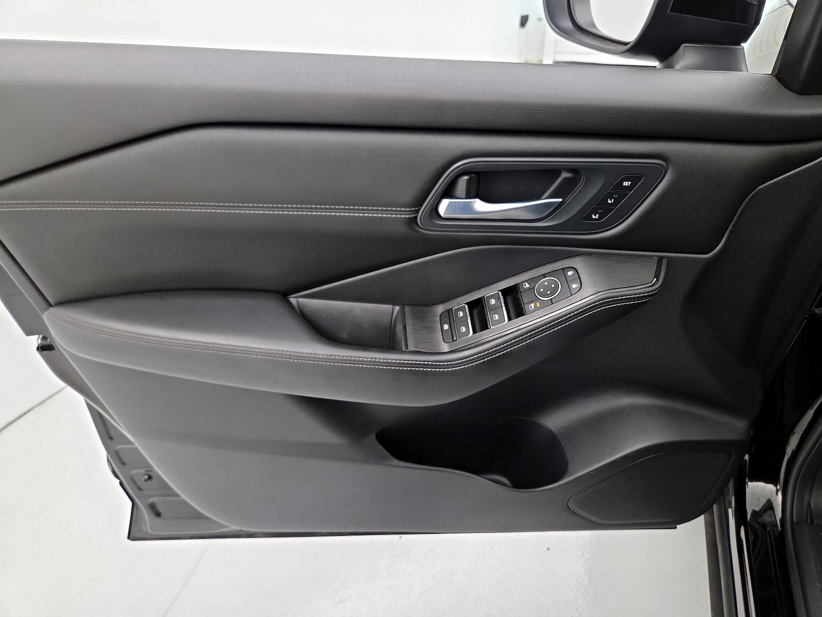 2024 Nissan Rogue SL - Photo 13