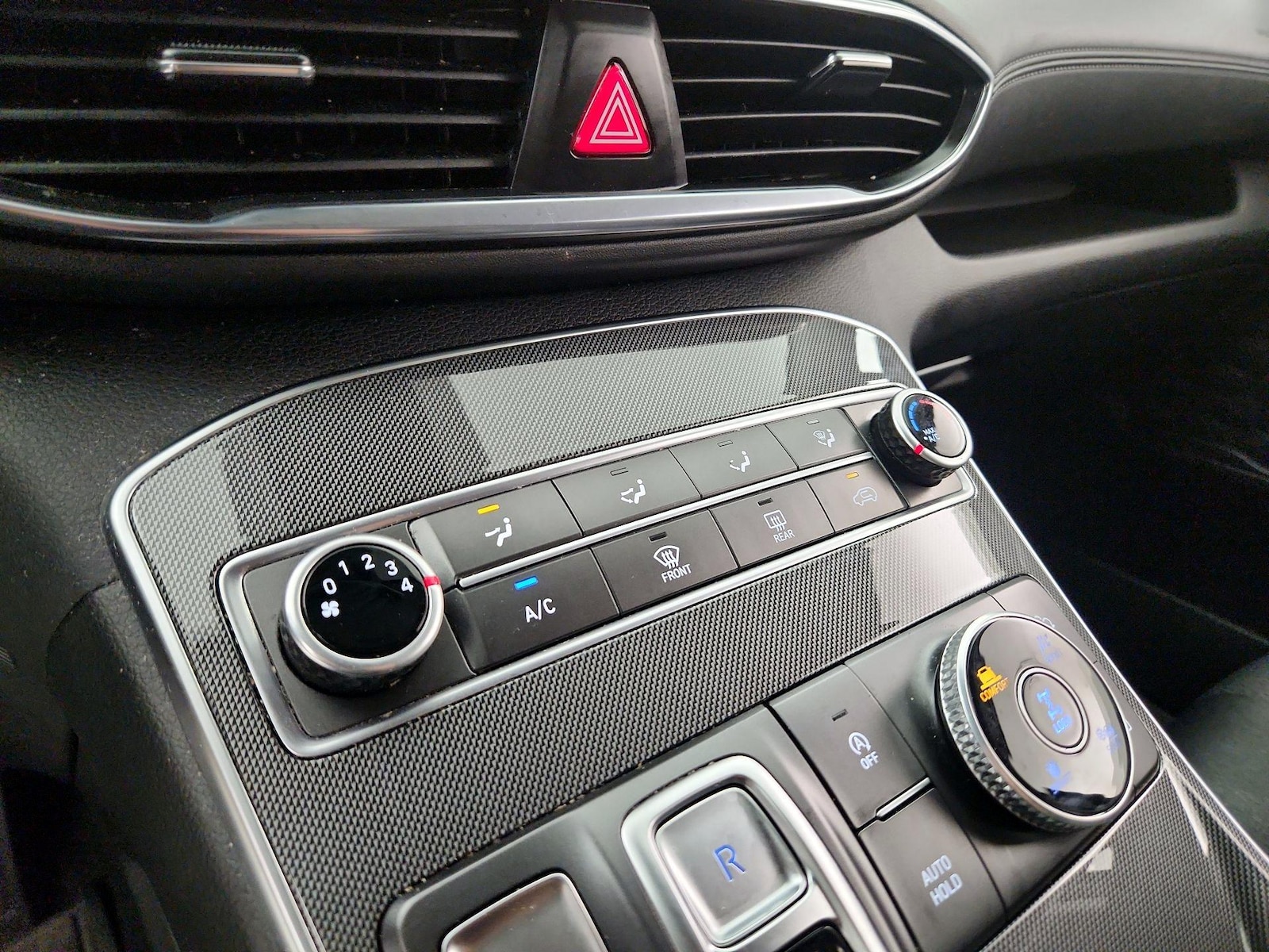 2023 Hyundai Santa Fe SE - Photo 17