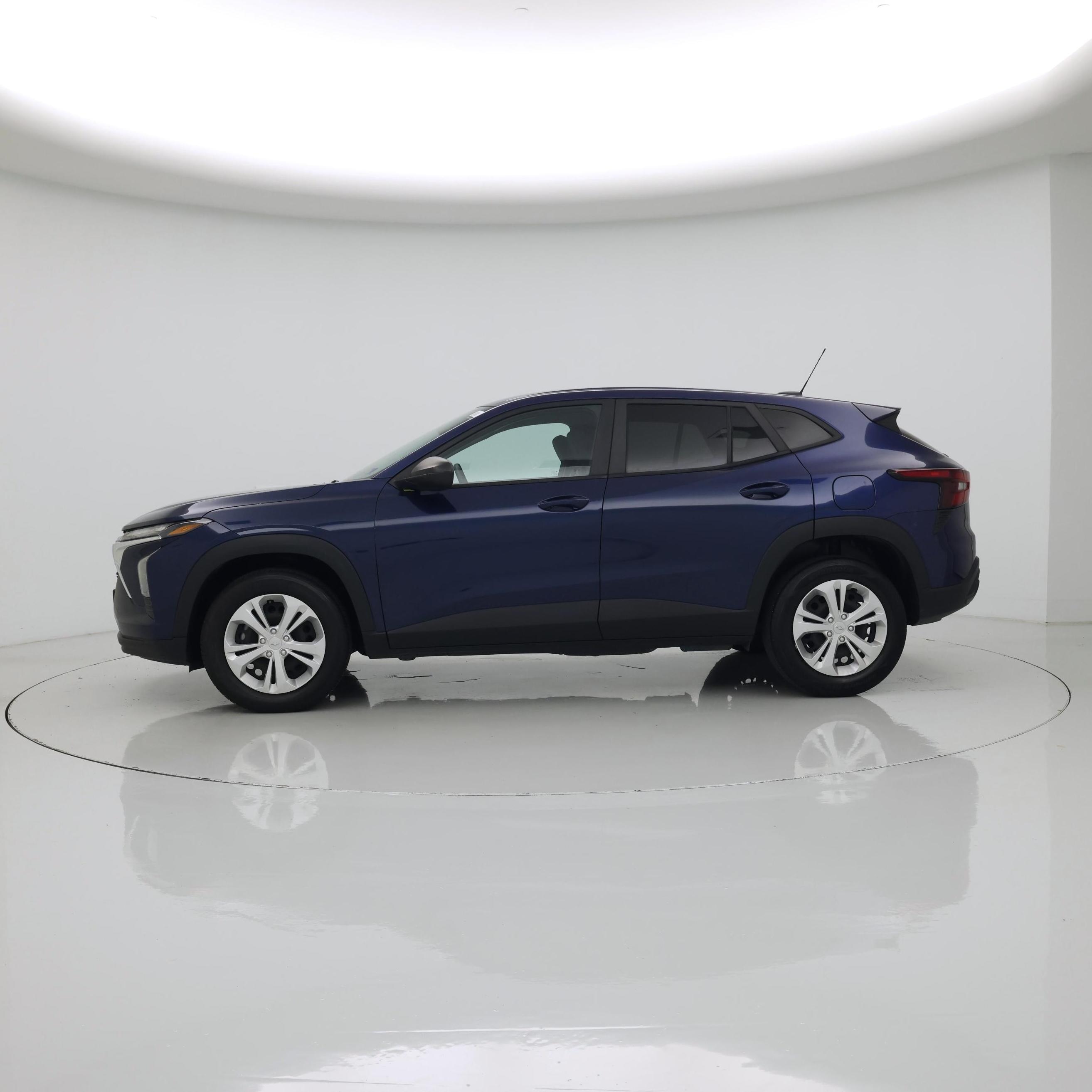 Thumbnail: 2024 Chevrolet Trax - 3