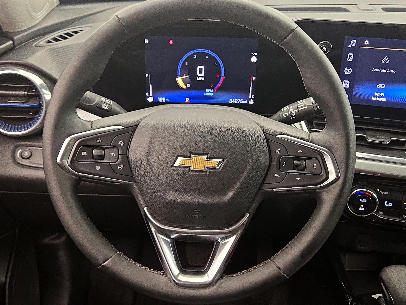 2024 Chevrolet Trax LT - Photo 11