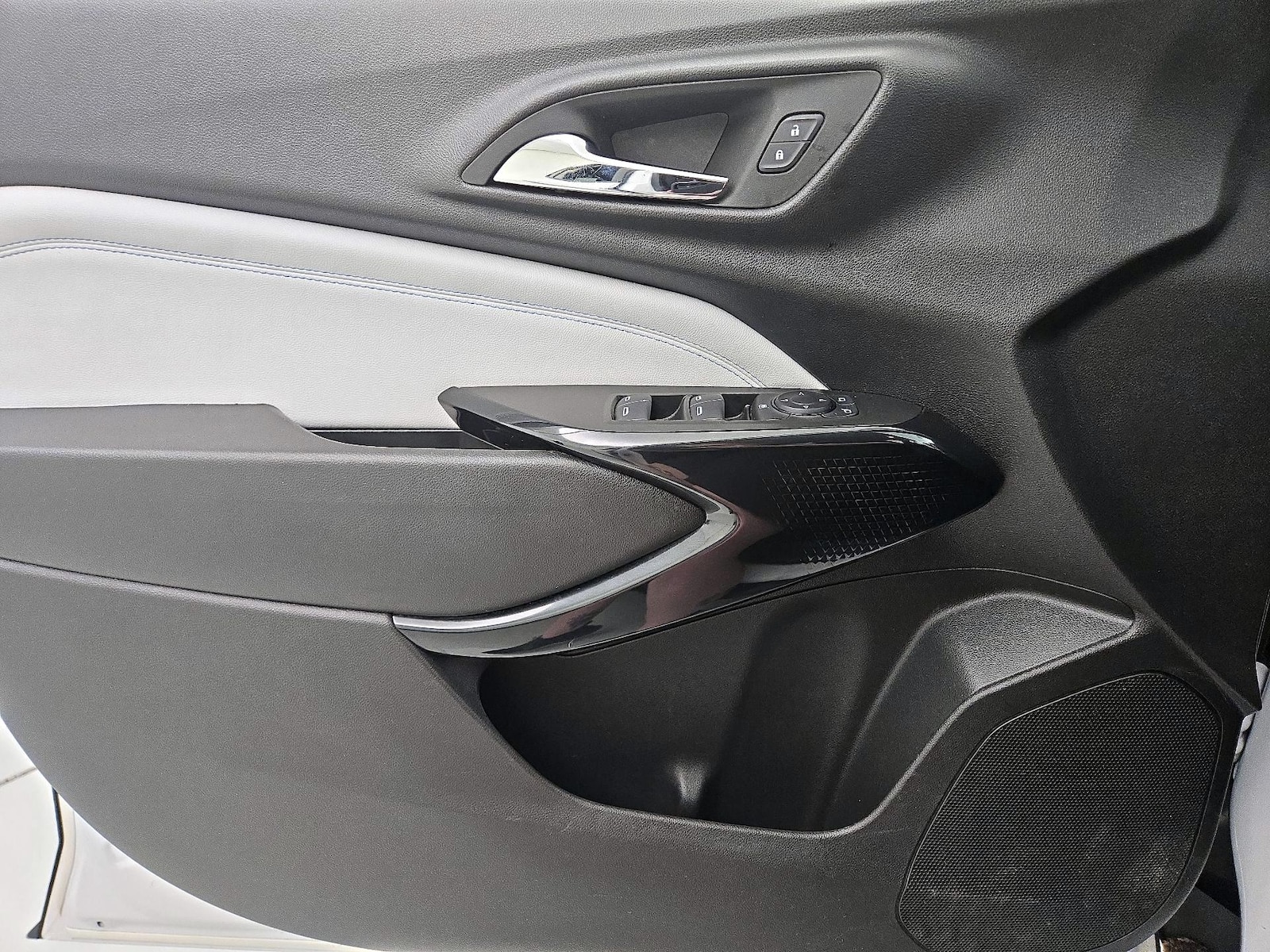 2024 Chevrolet Trax LT - Photo 13