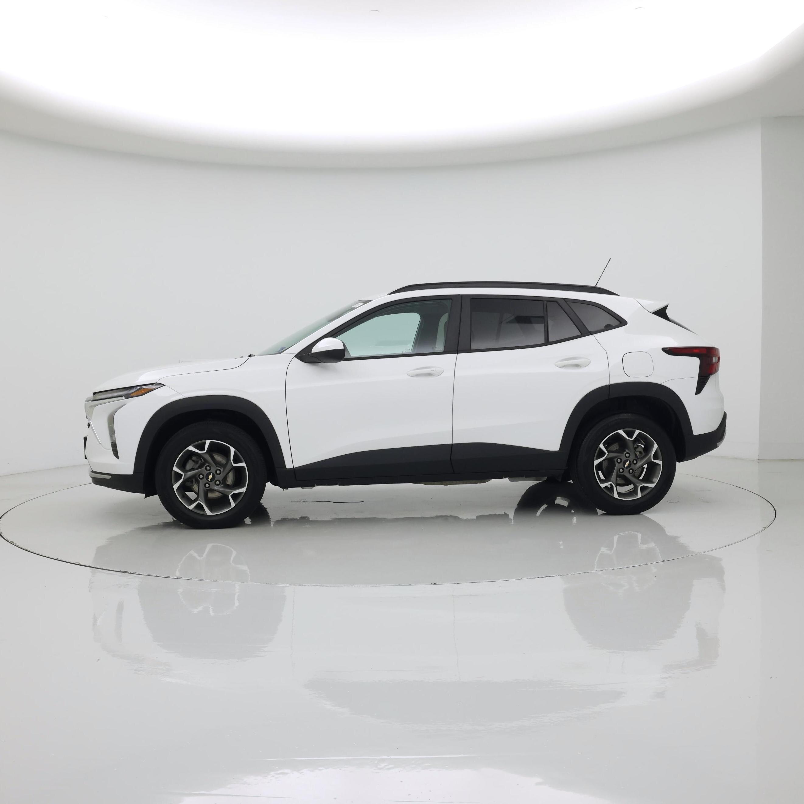 Thumbnail: 2024 Chevrolet Trax - 3