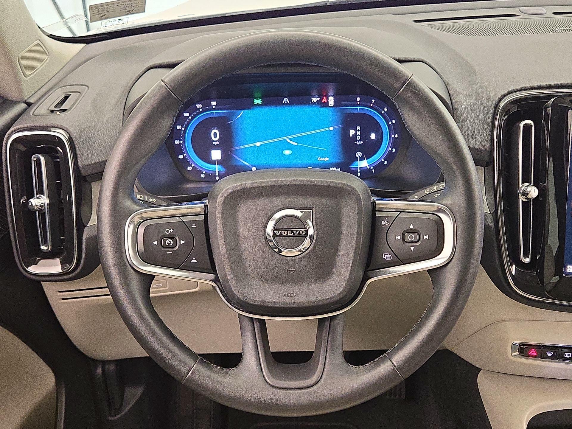 Thumbnail: 2023 Volvo XC40 - 10
