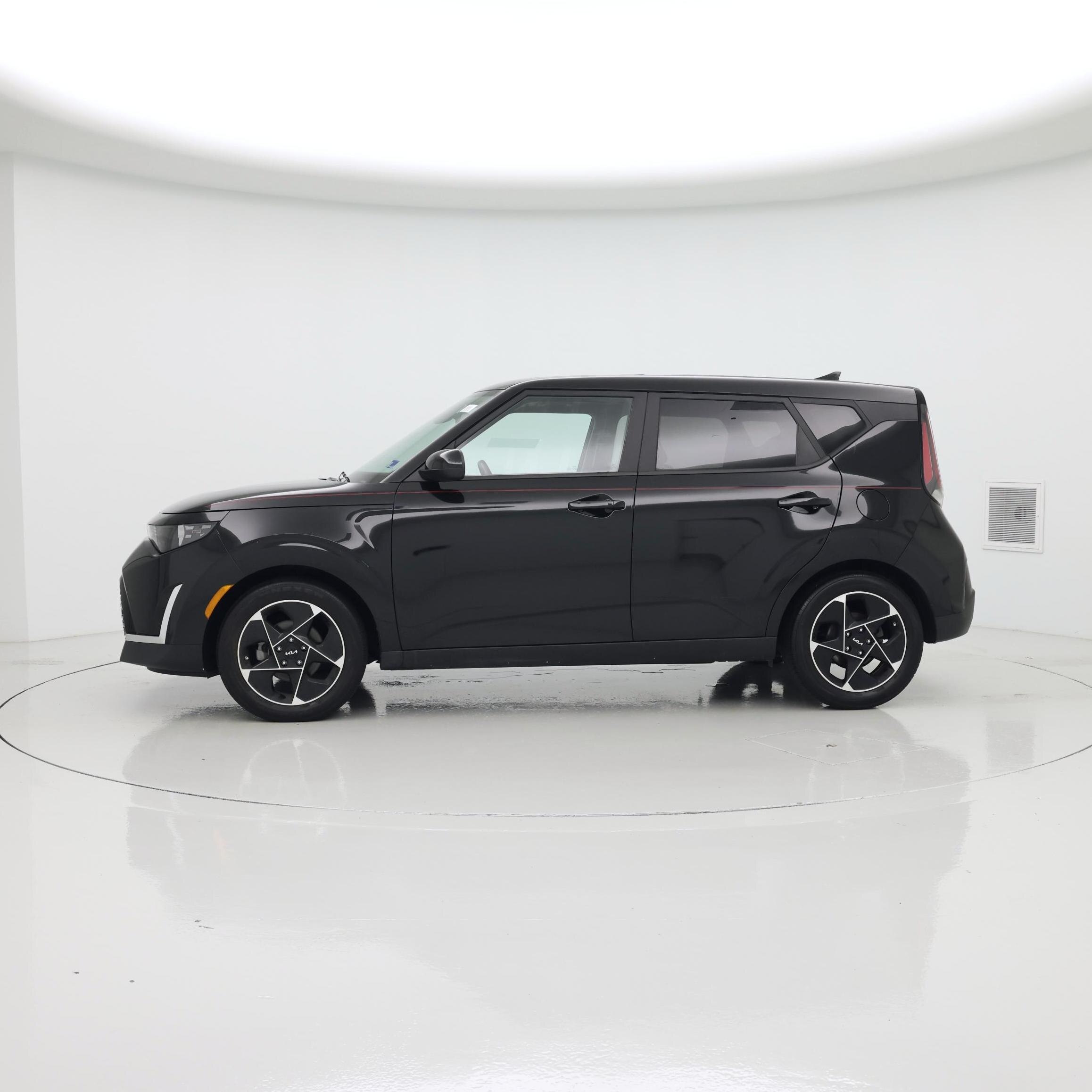 Thumbnail: 2023 Kia Soul - 3