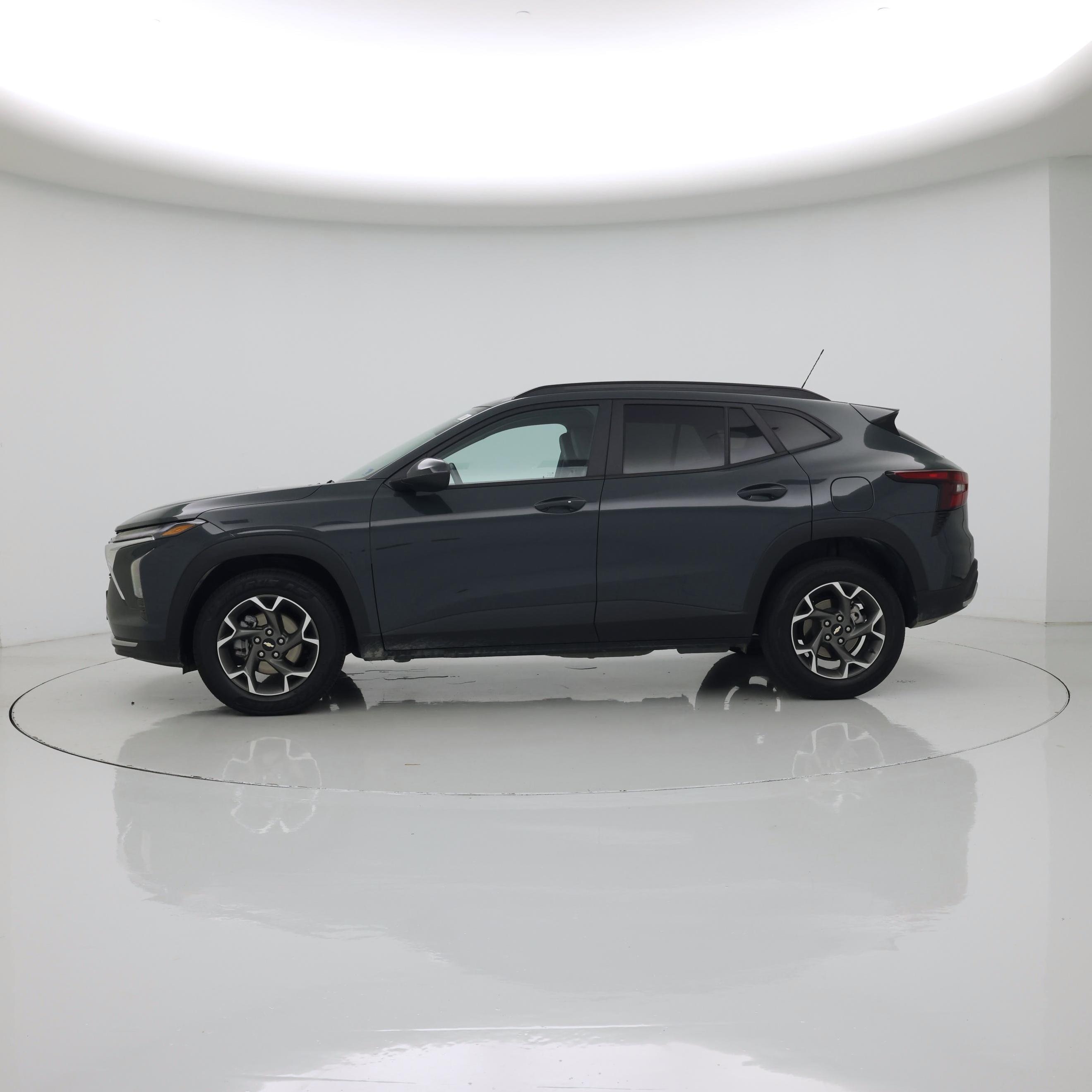 Thumbnail: 2025 Chevrolet Trax - 3