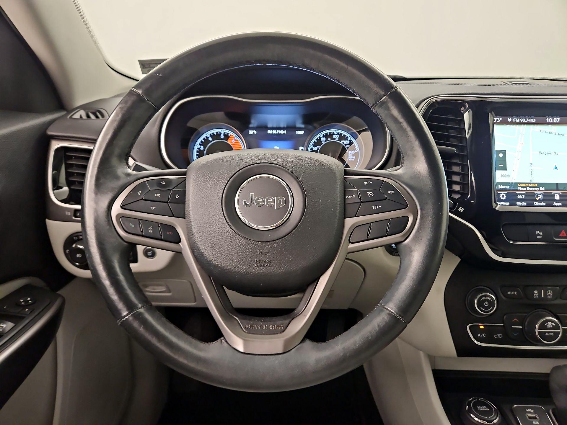 Thumbnail: 2019 Jeep Cherokee - 10