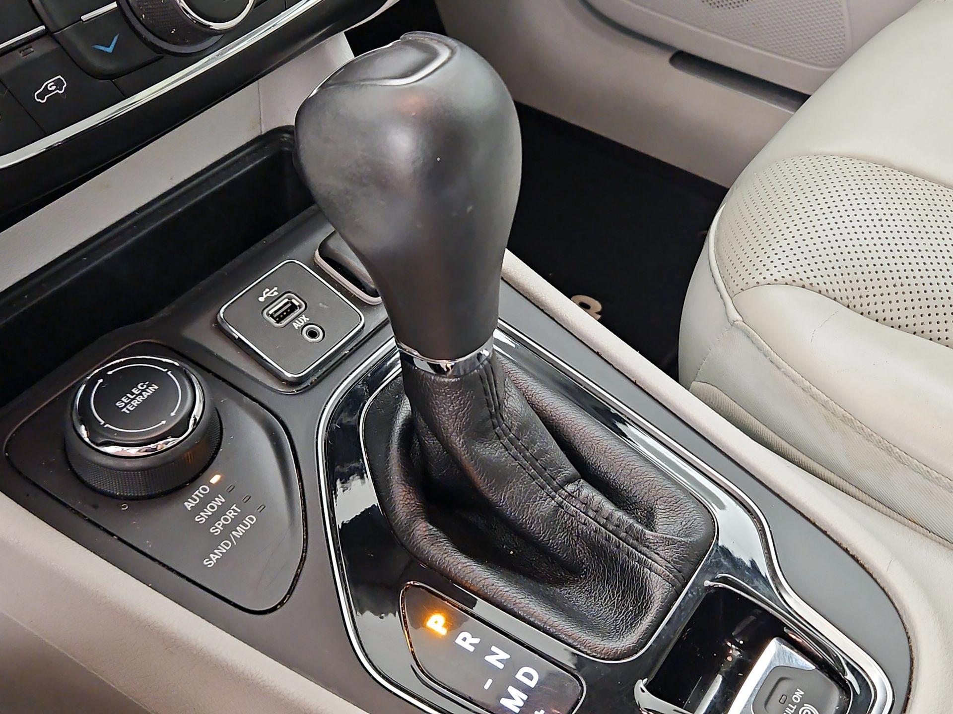 Thumbnail: 2019 Jeep Cherokee - 18
