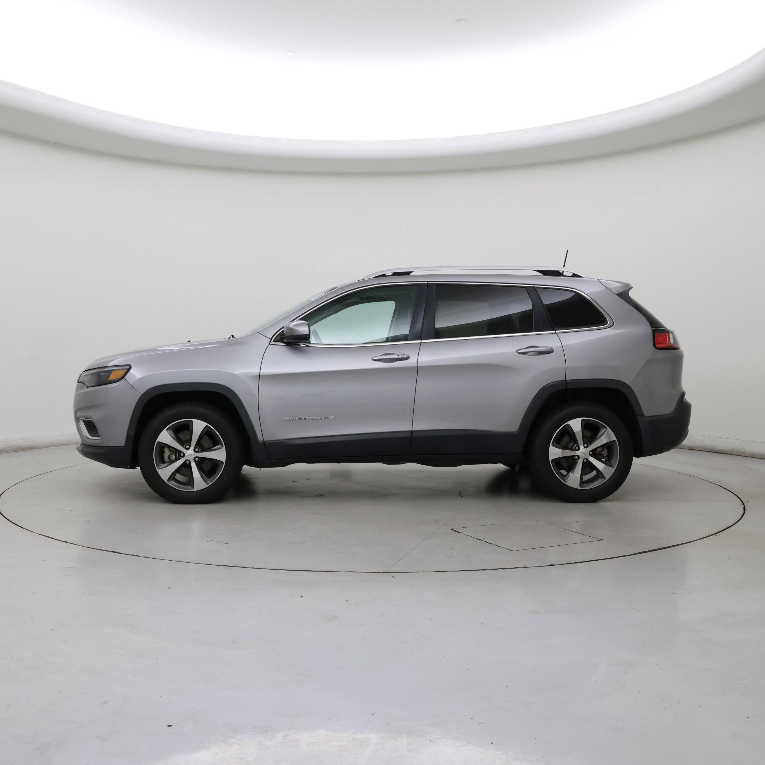 Thumbnail: 2019 Jeep Cherokee - 3