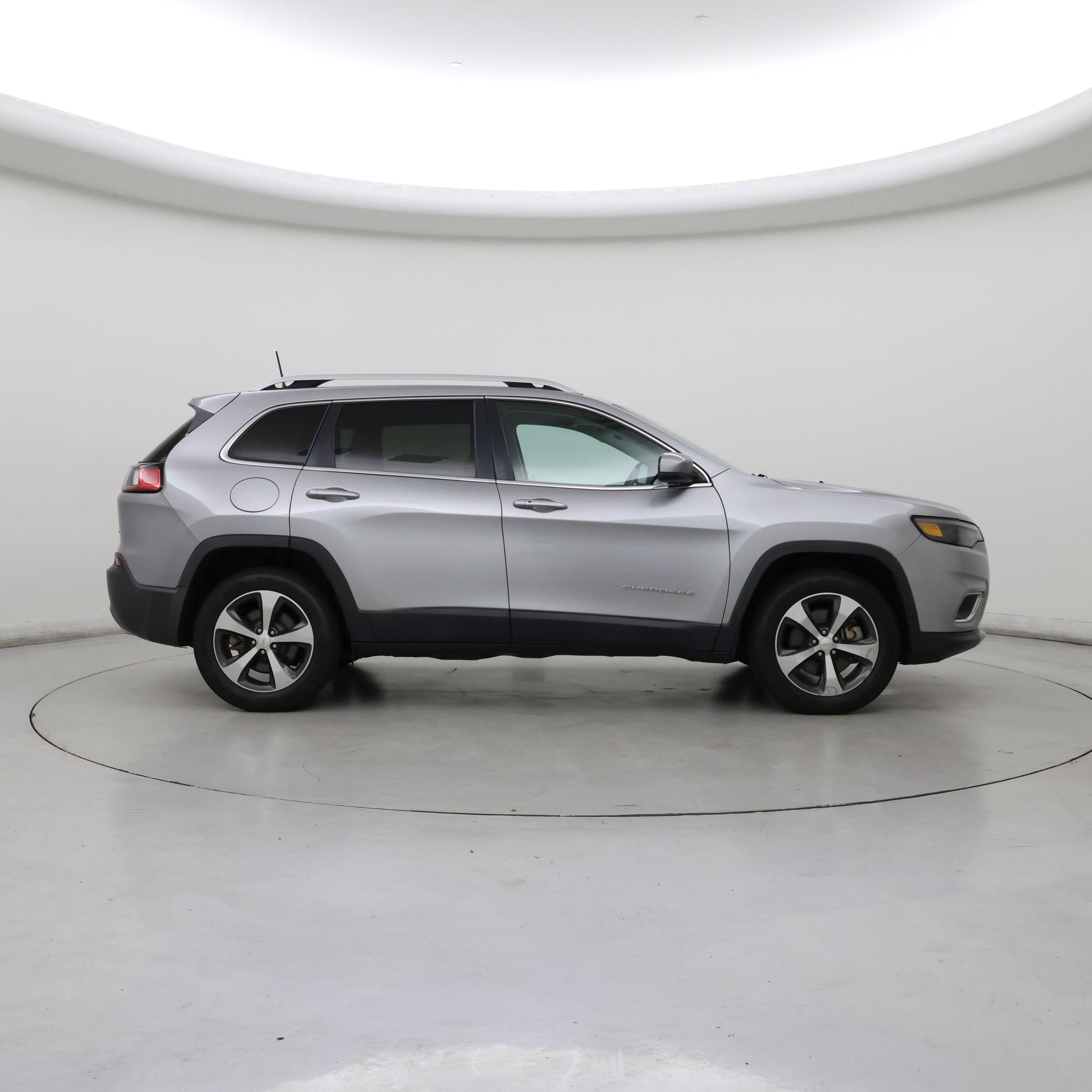 Thumbnail: 2019 Jeep Cherokee - 7