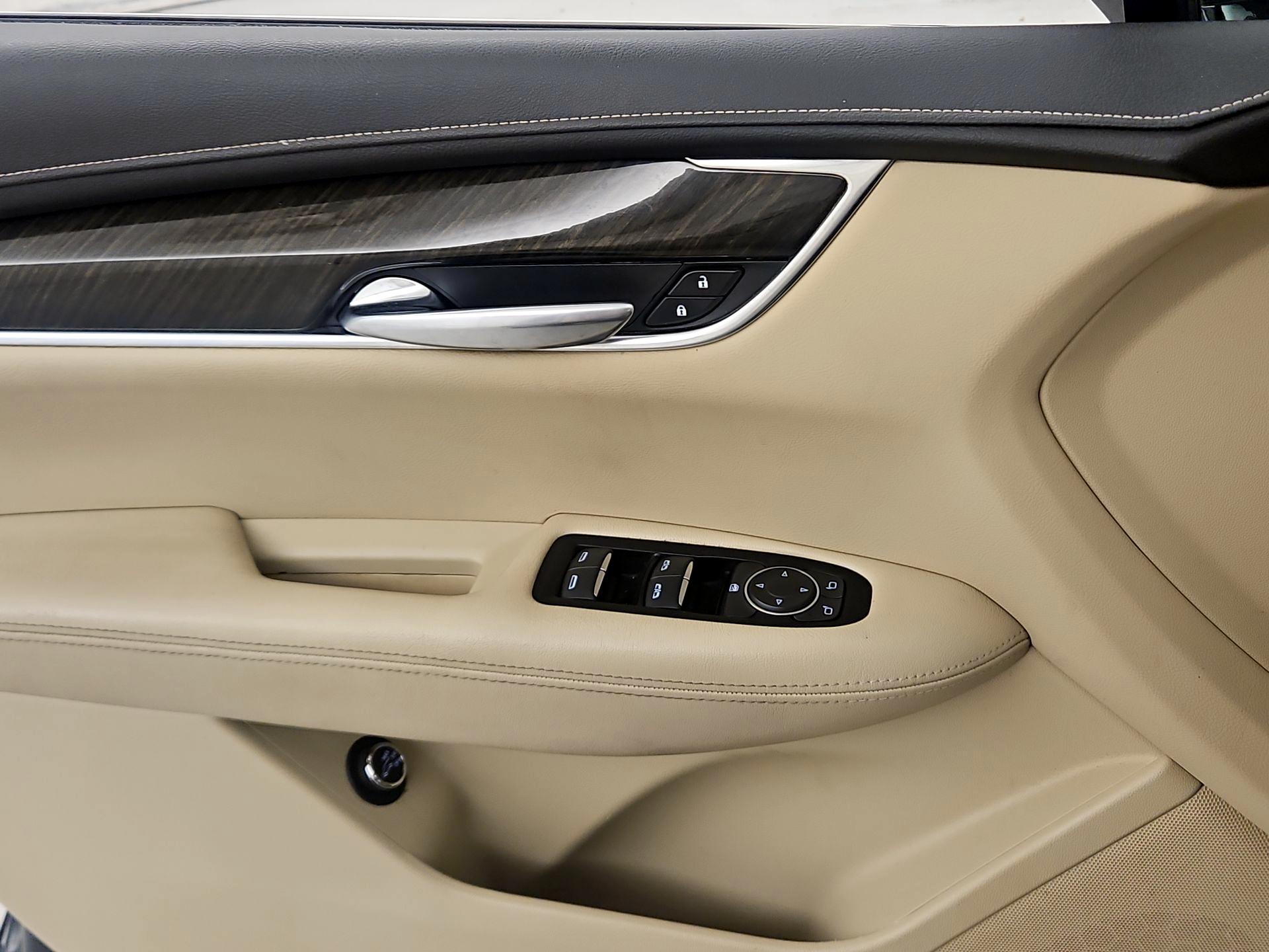Thumbnail: 2019 Cadillac XT5 - 12