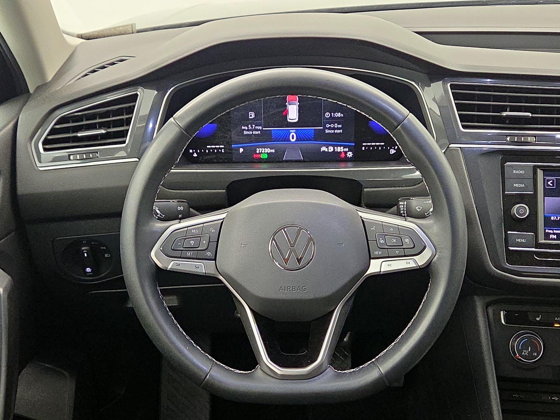 Thumbnail: 2023 Volkswagen Tiguan - 10