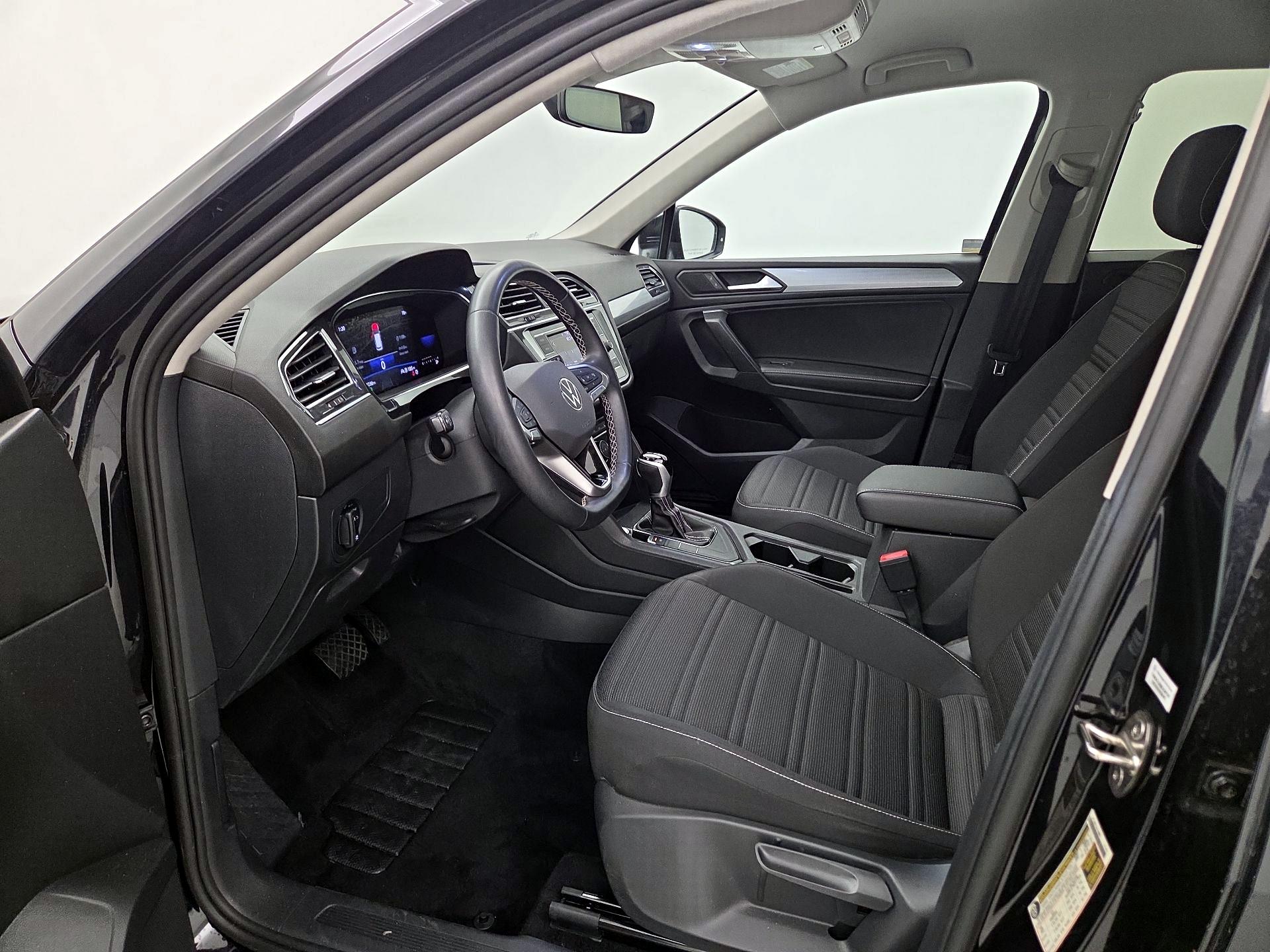 Thumbnail: 2023 Volkswagen Tiguan - 11