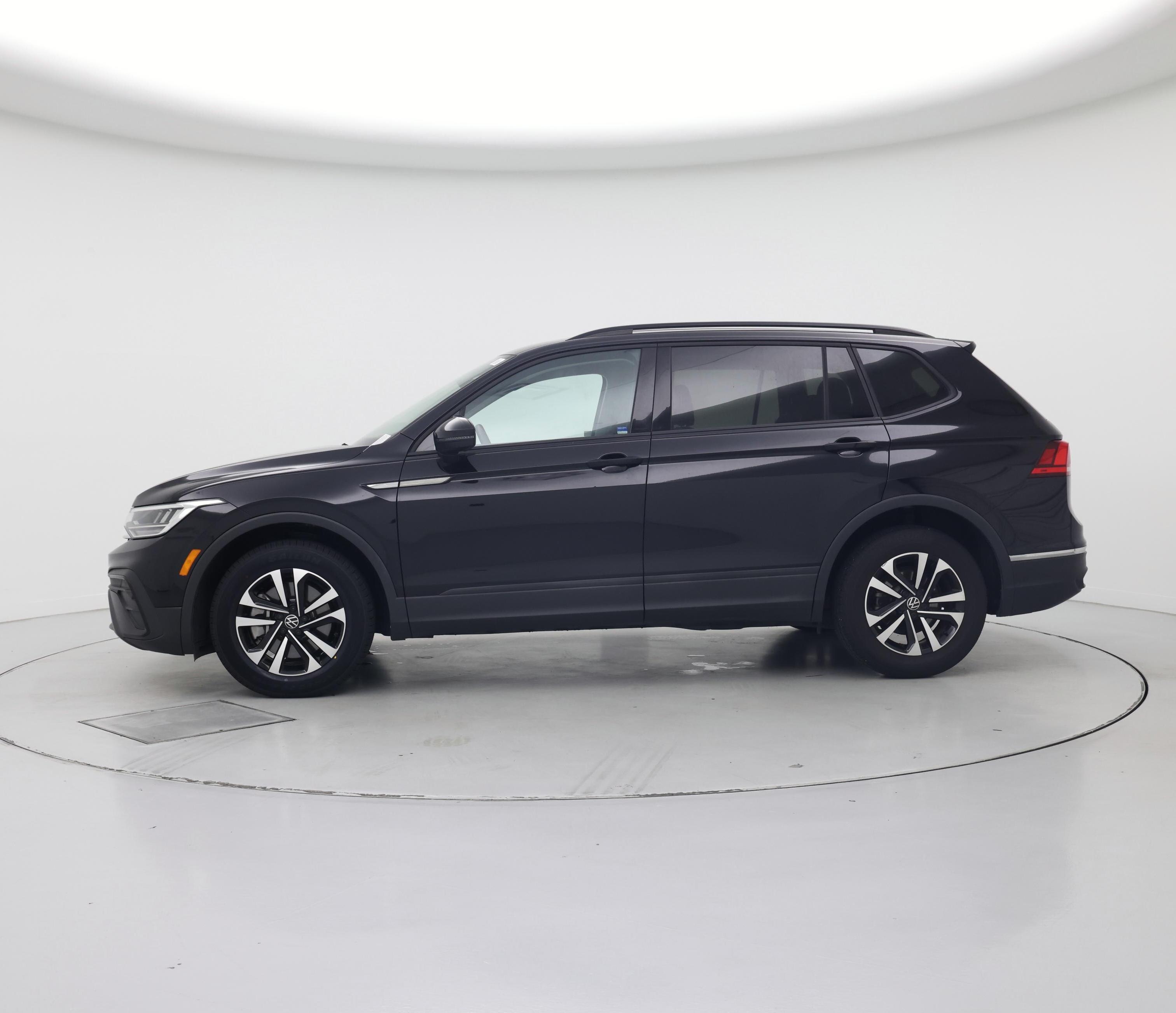 Thumbnail: 2023 Volkswagen Tiguan - 3