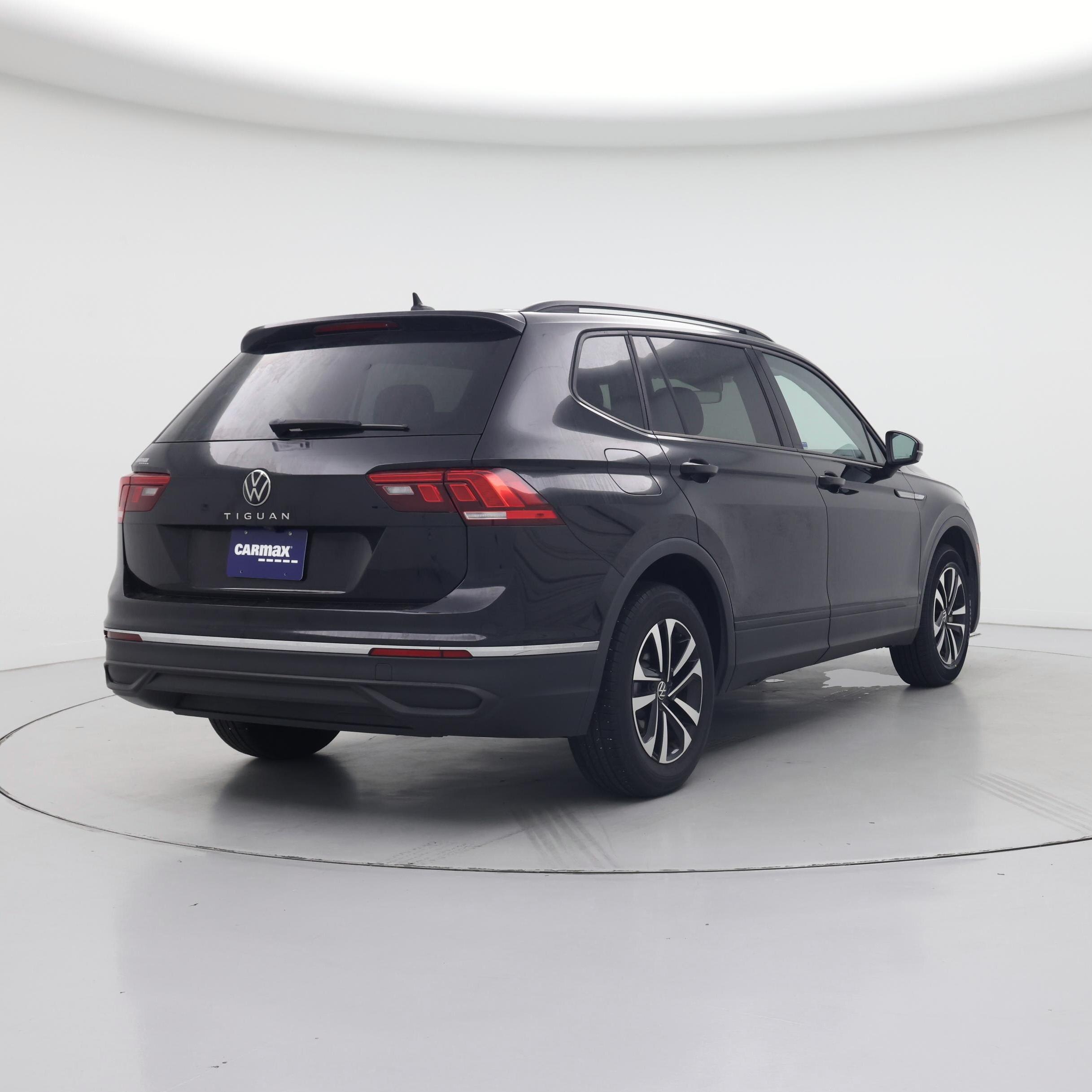 Thumbnail: 2023 Volkswagen Tiguan - 8