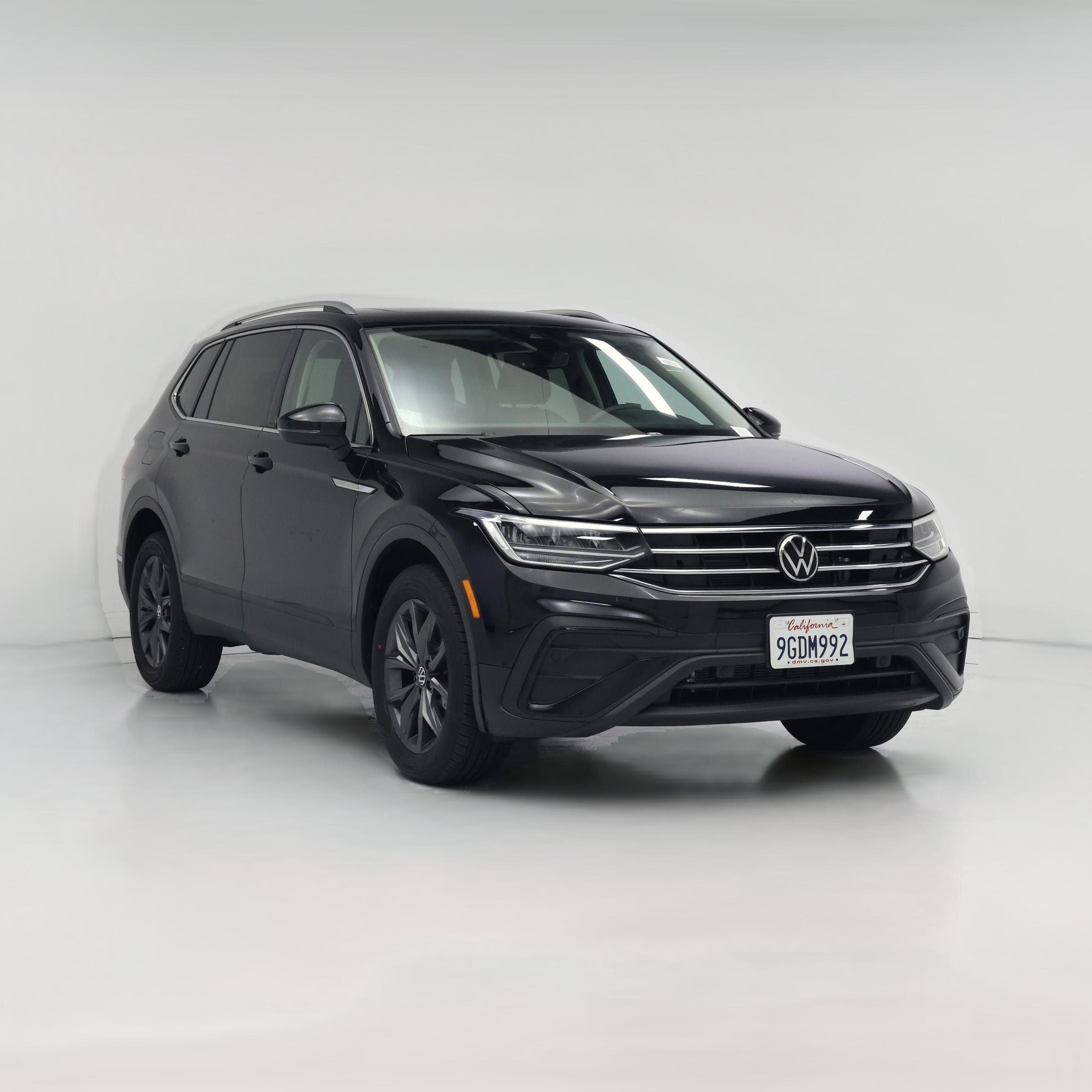 Thumbnail: 2023 Volkswagen Tiguan - 1