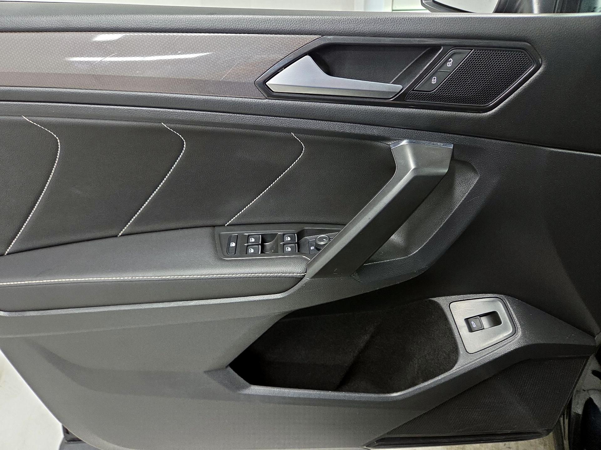 Thumbnail: 2023 Volkswagen Tiguan - 12