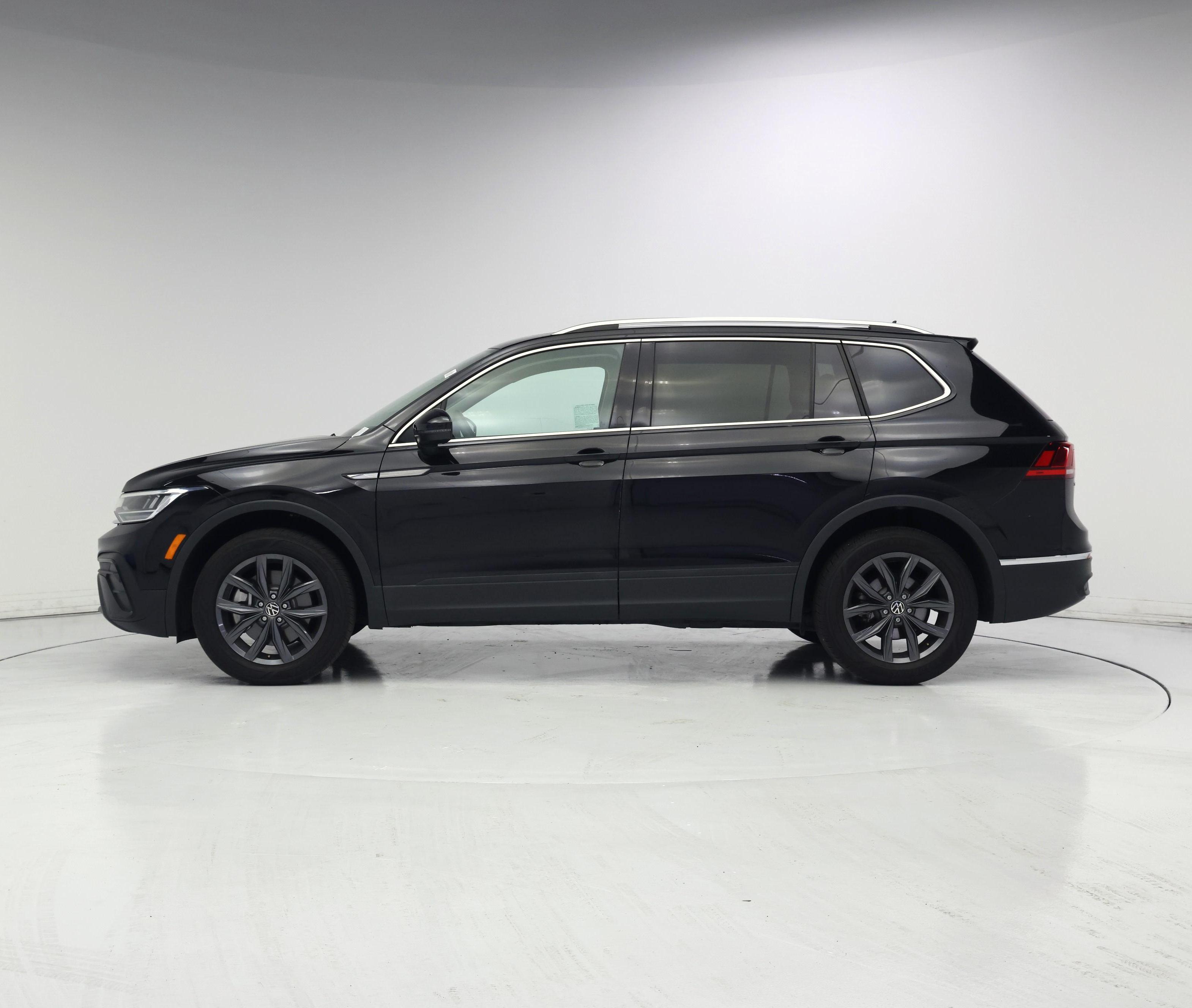 Thumbnail: 2023 Volkswagen Tiguan - 3