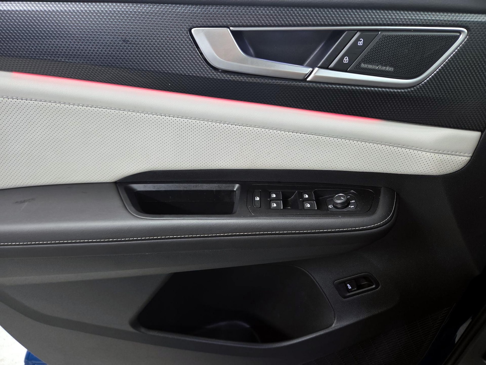 2025 Volkswagen Atlas Cross Sport SEL Premium R-LINE - Photo 13