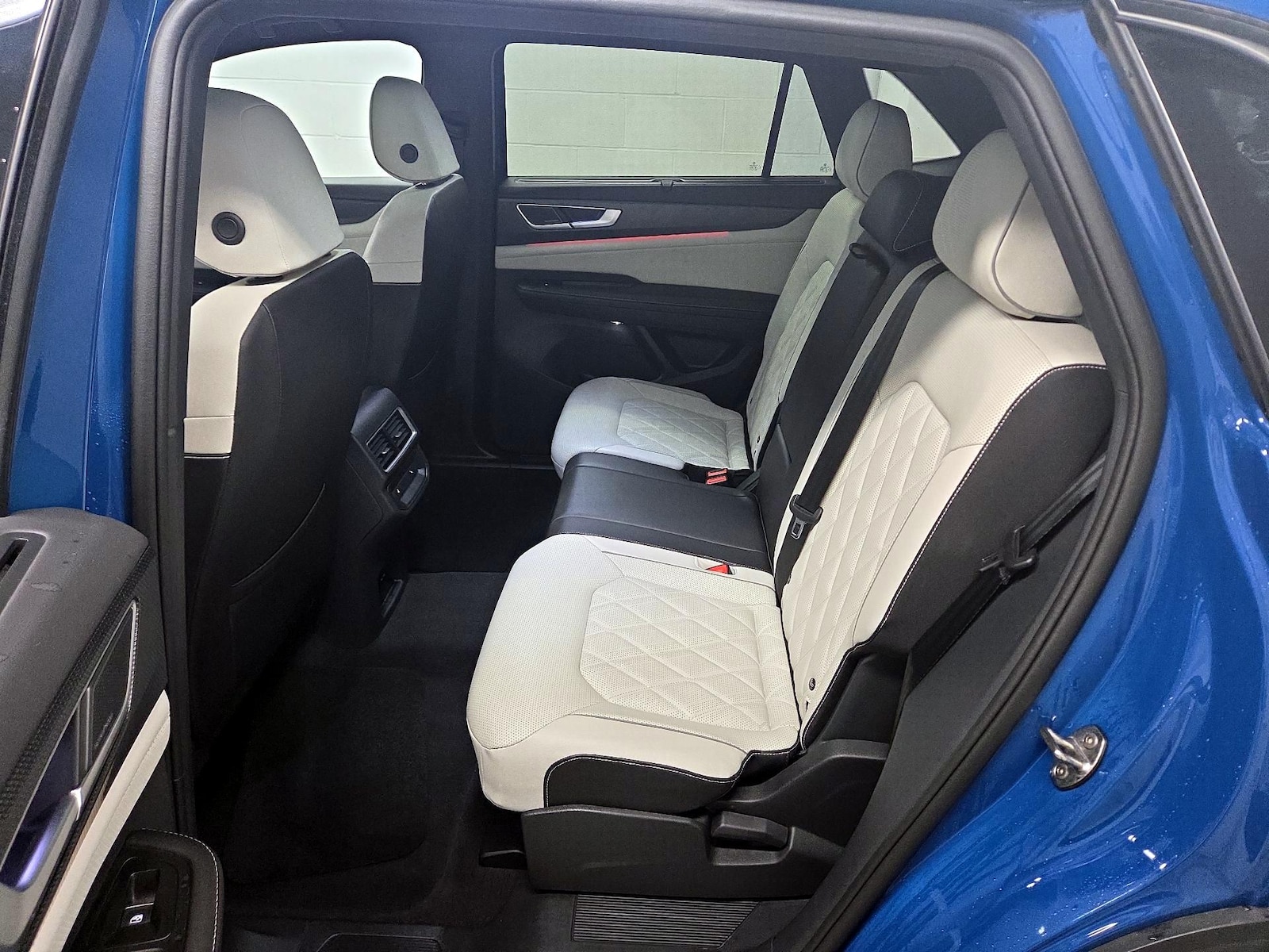 2025 Volkswagen Atlas Cross Sport SEL Premium R-LINE - Photo 22