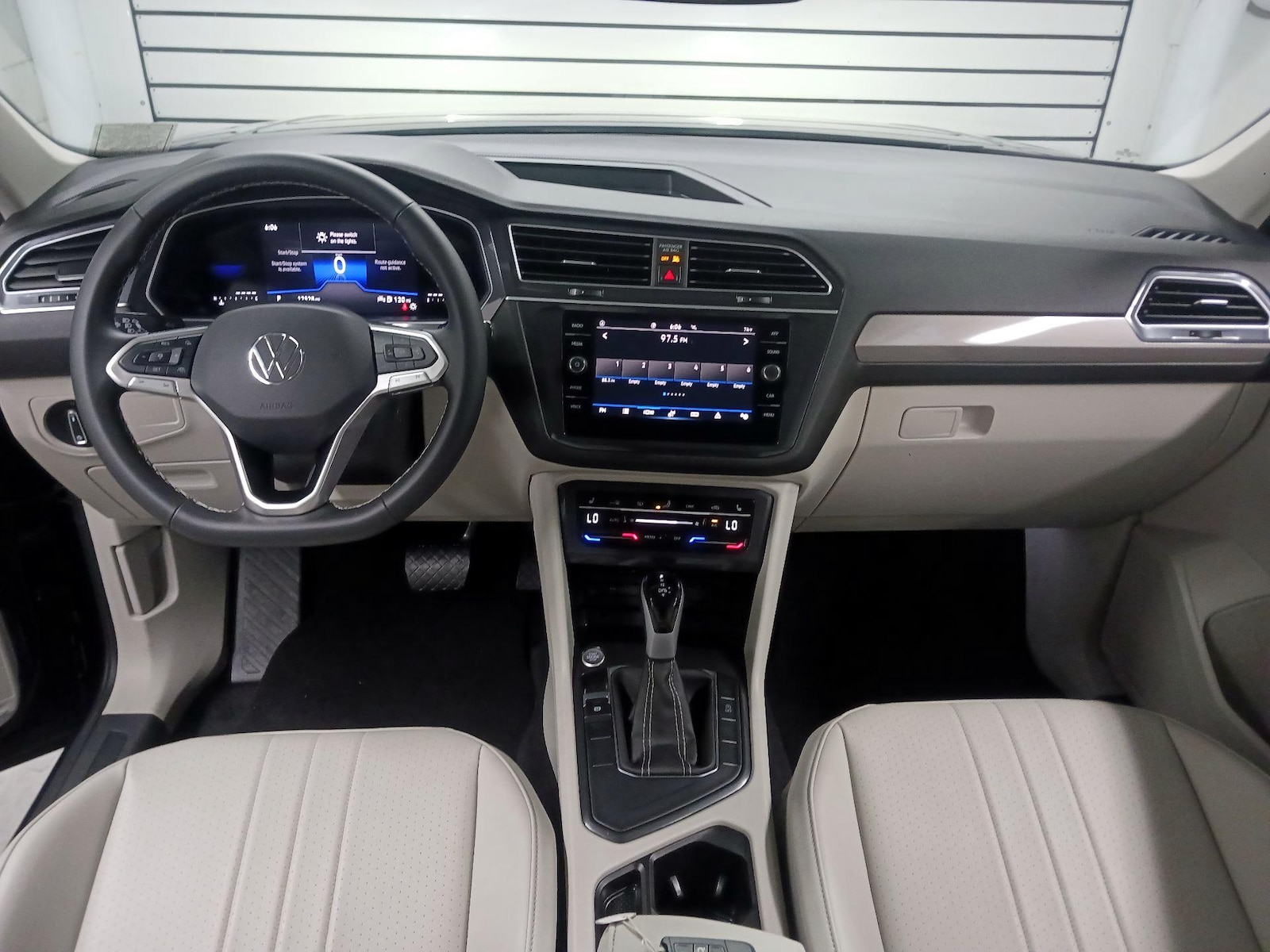 2024 Volkswagen Tiguan SE - Photo 10