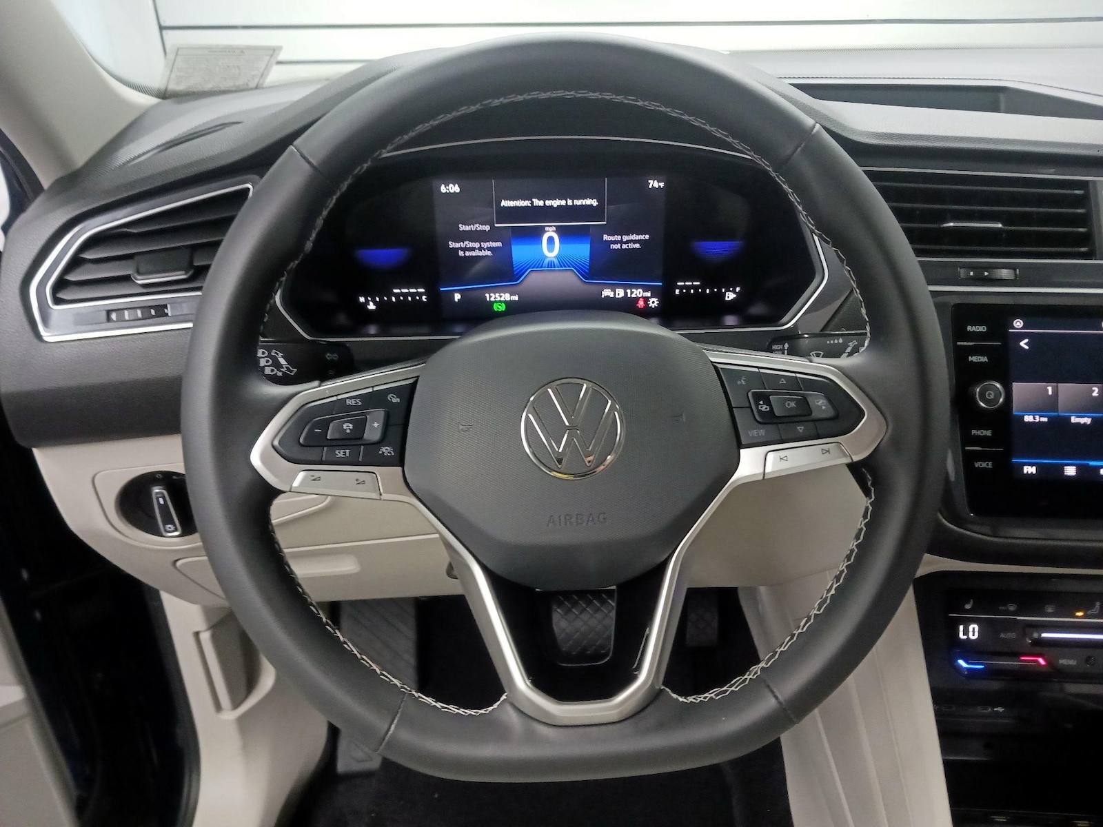 2024 Volkswagen Tiguan SE - Photo 11