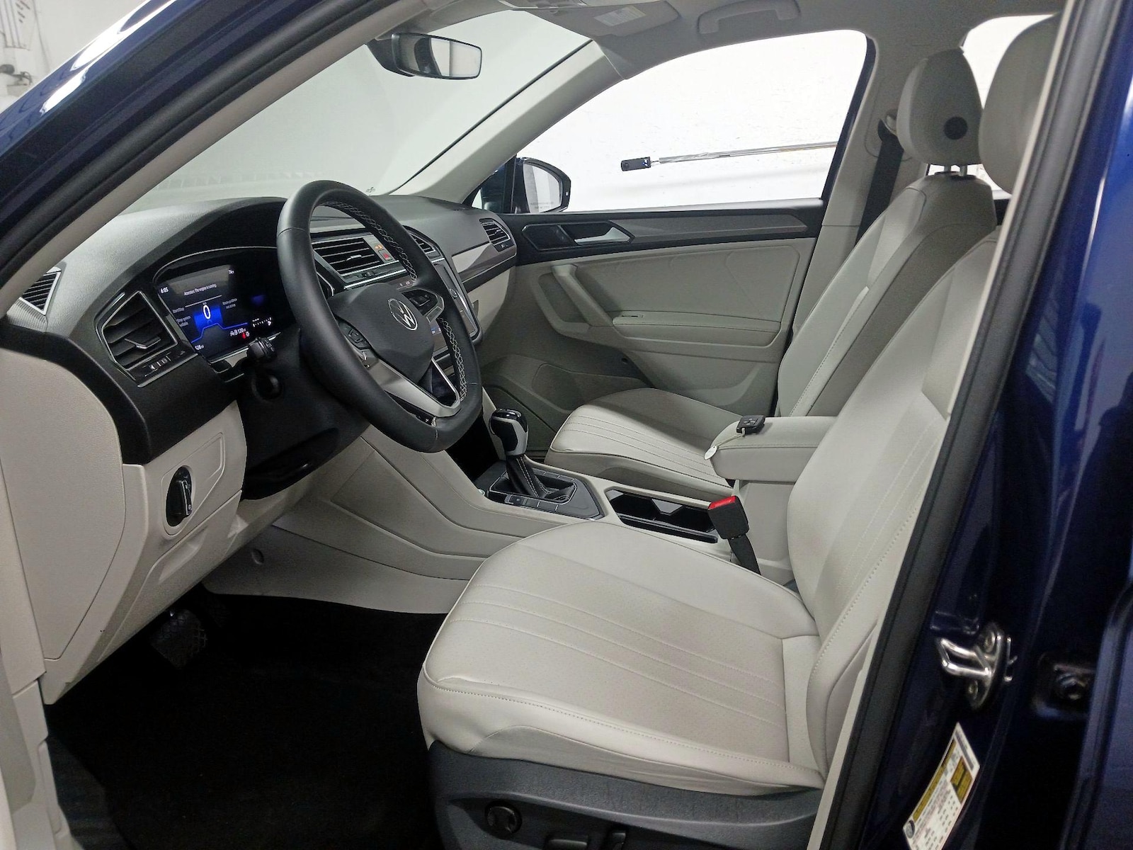 2024 Volkswagen Tiguan SE - Photo 12