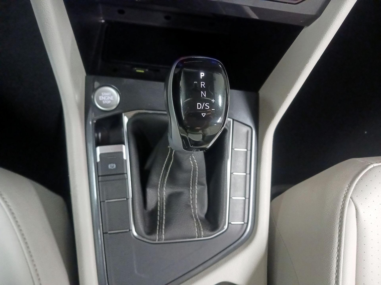 2024 Volkswagen Tiguan SE - Photo 18