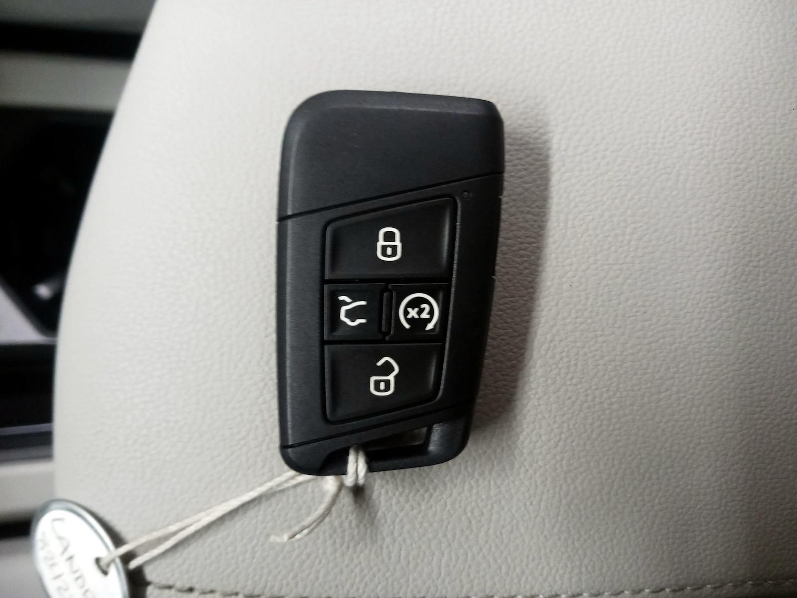 2024 Volkswagen Tiguan SE - Photo 25