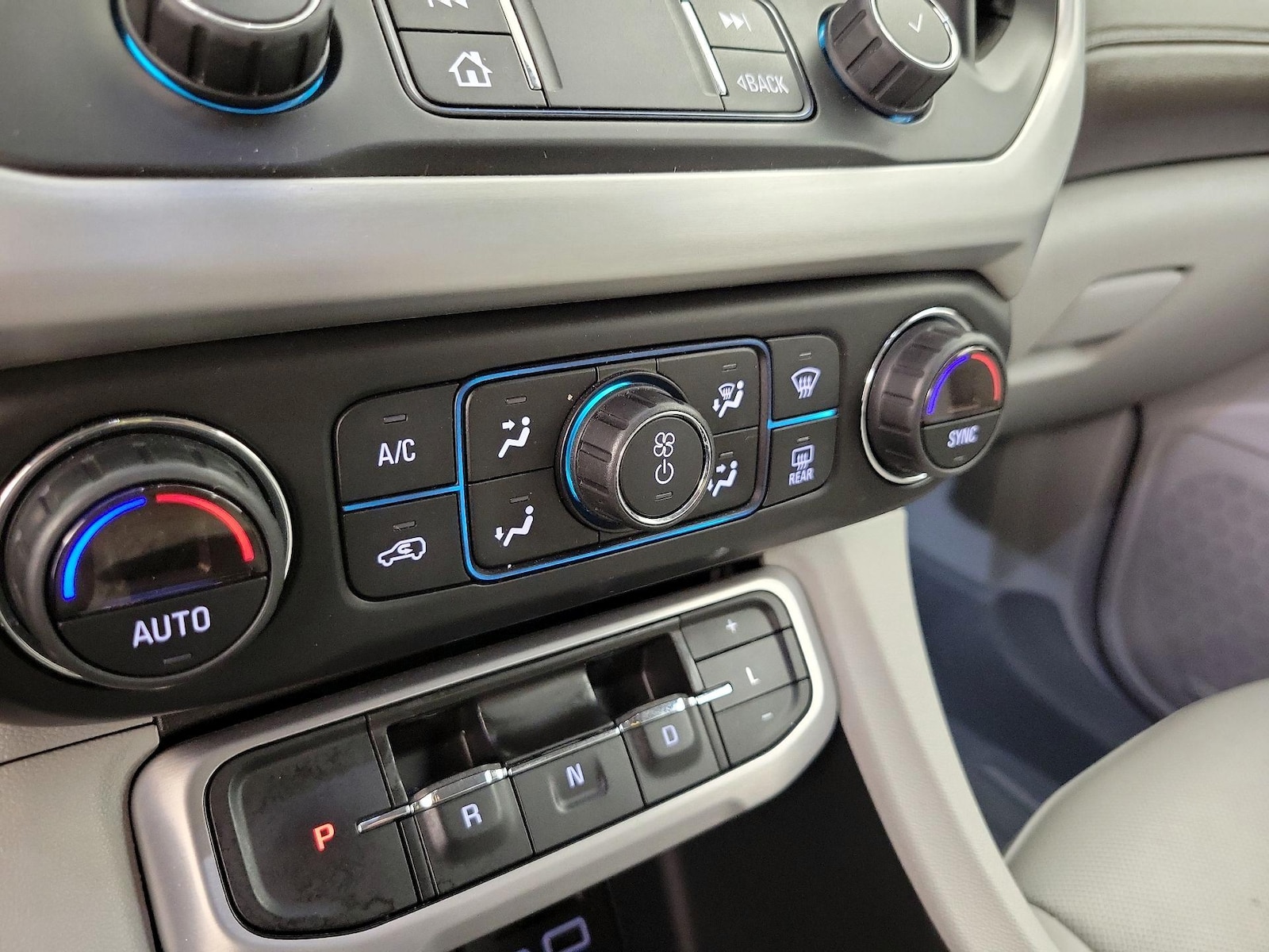 2020 GMC Acadia SLT - Photo 18
