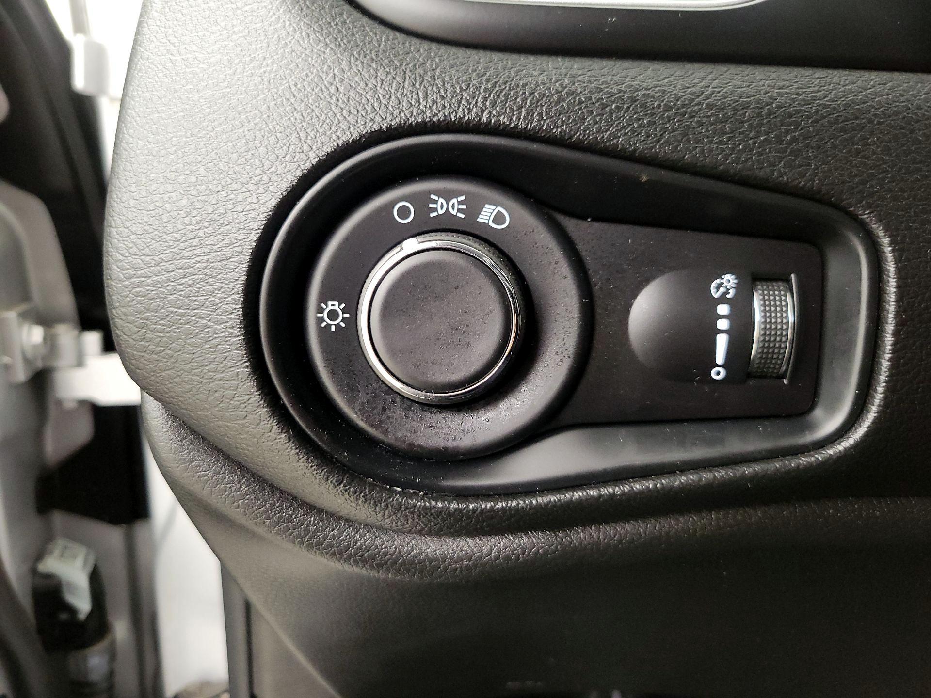 Thumbnail: 2021 Jeep Renegade - 13