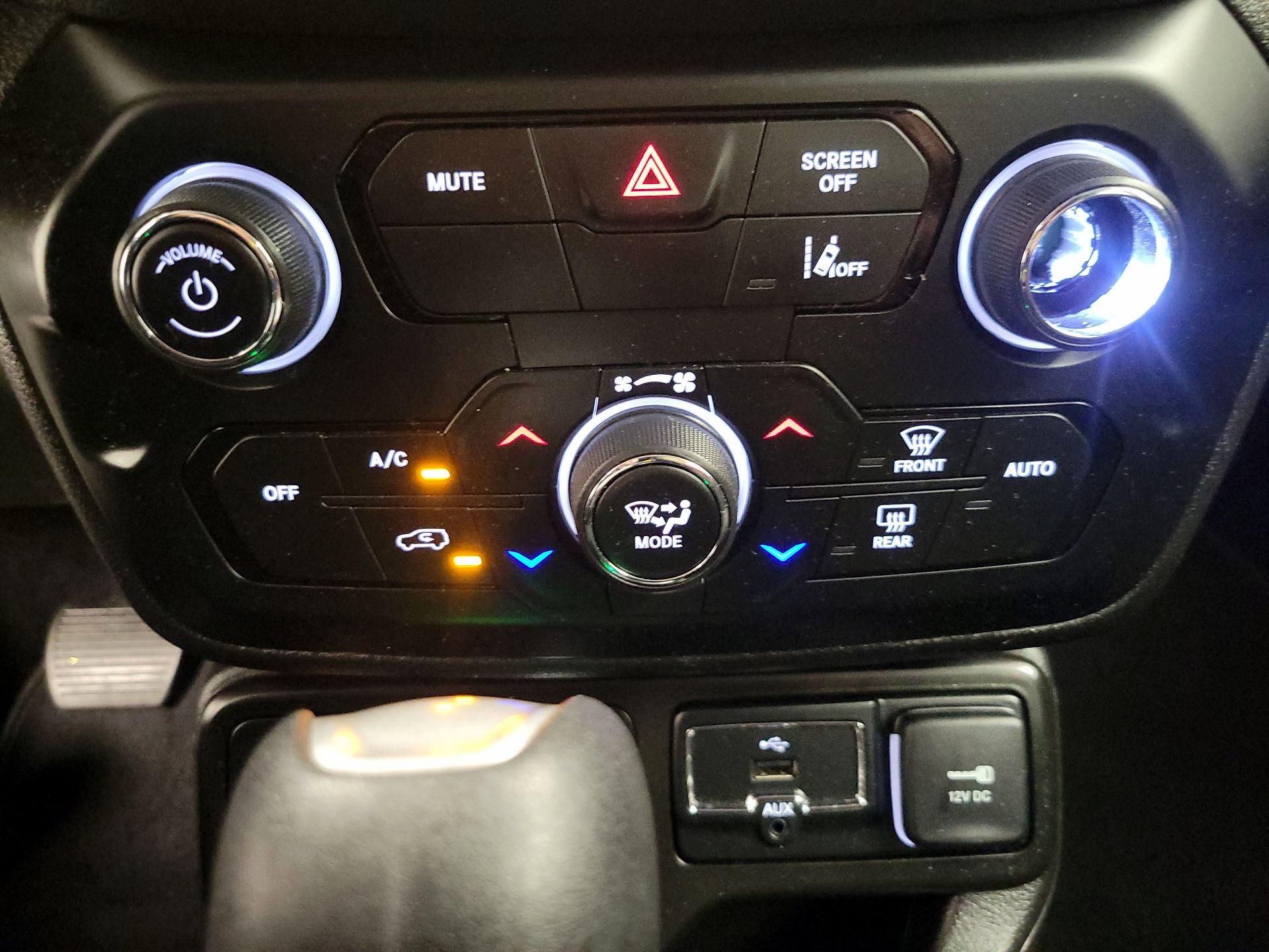 Thumbnail: 2021 Jeep Renegade - 16