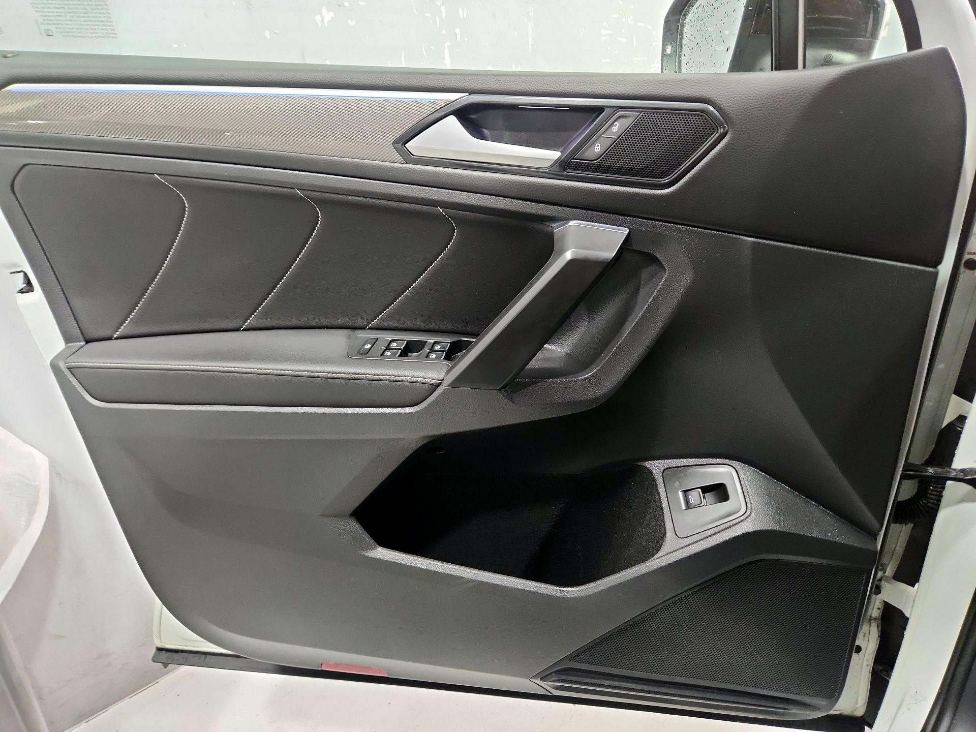 Thumbnail: 2022 Volkswagen Tiguan - 12