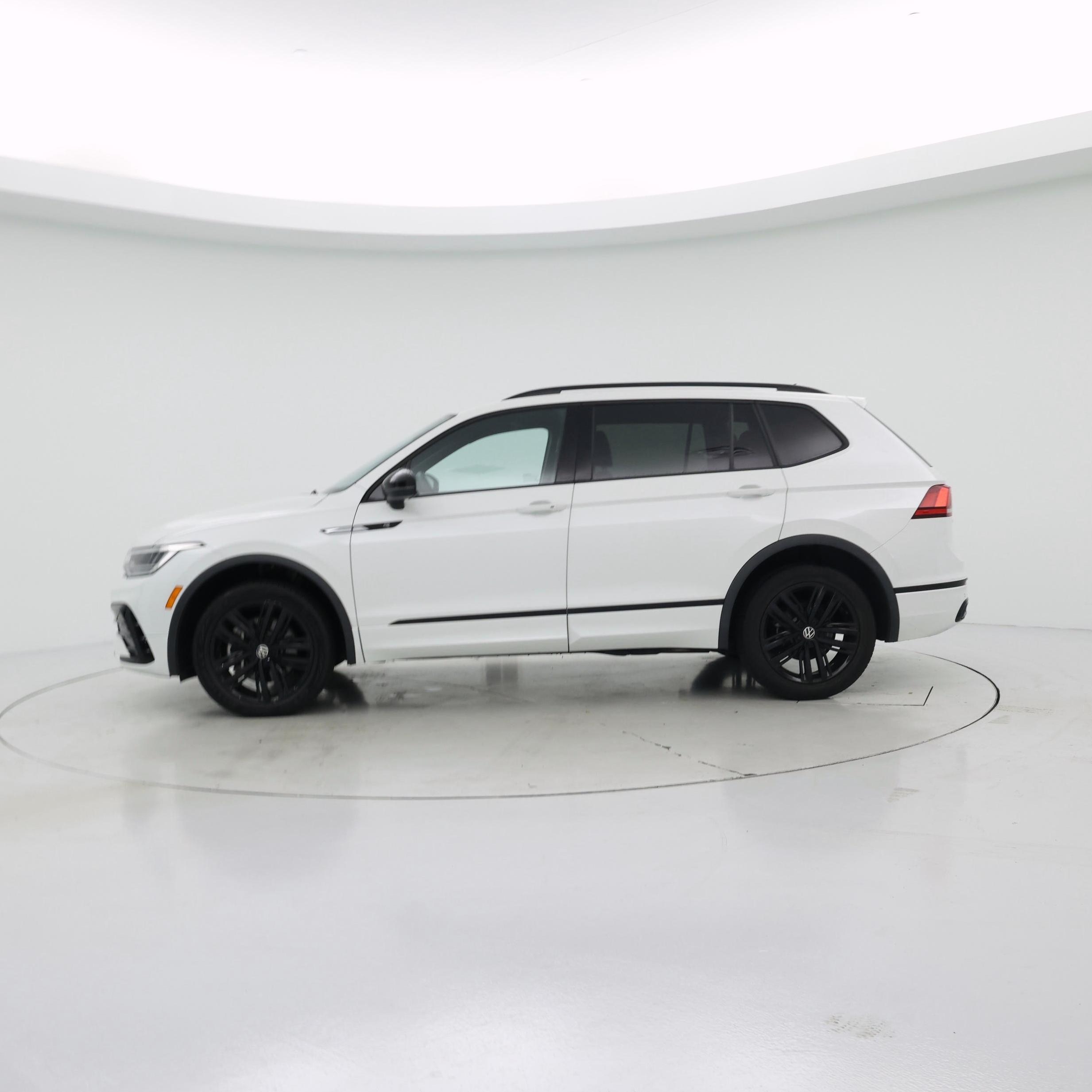 Thumbnail: 2022 Volkswagen Tiguan - 3