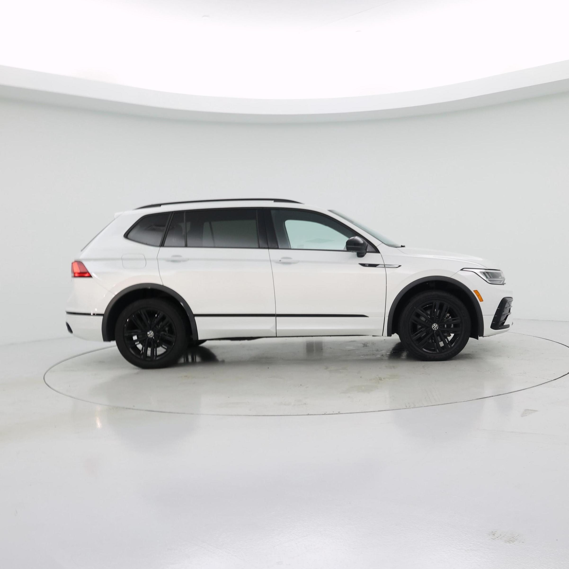 Thumbnail: 2022 Volkswagen Tiguan - 7
