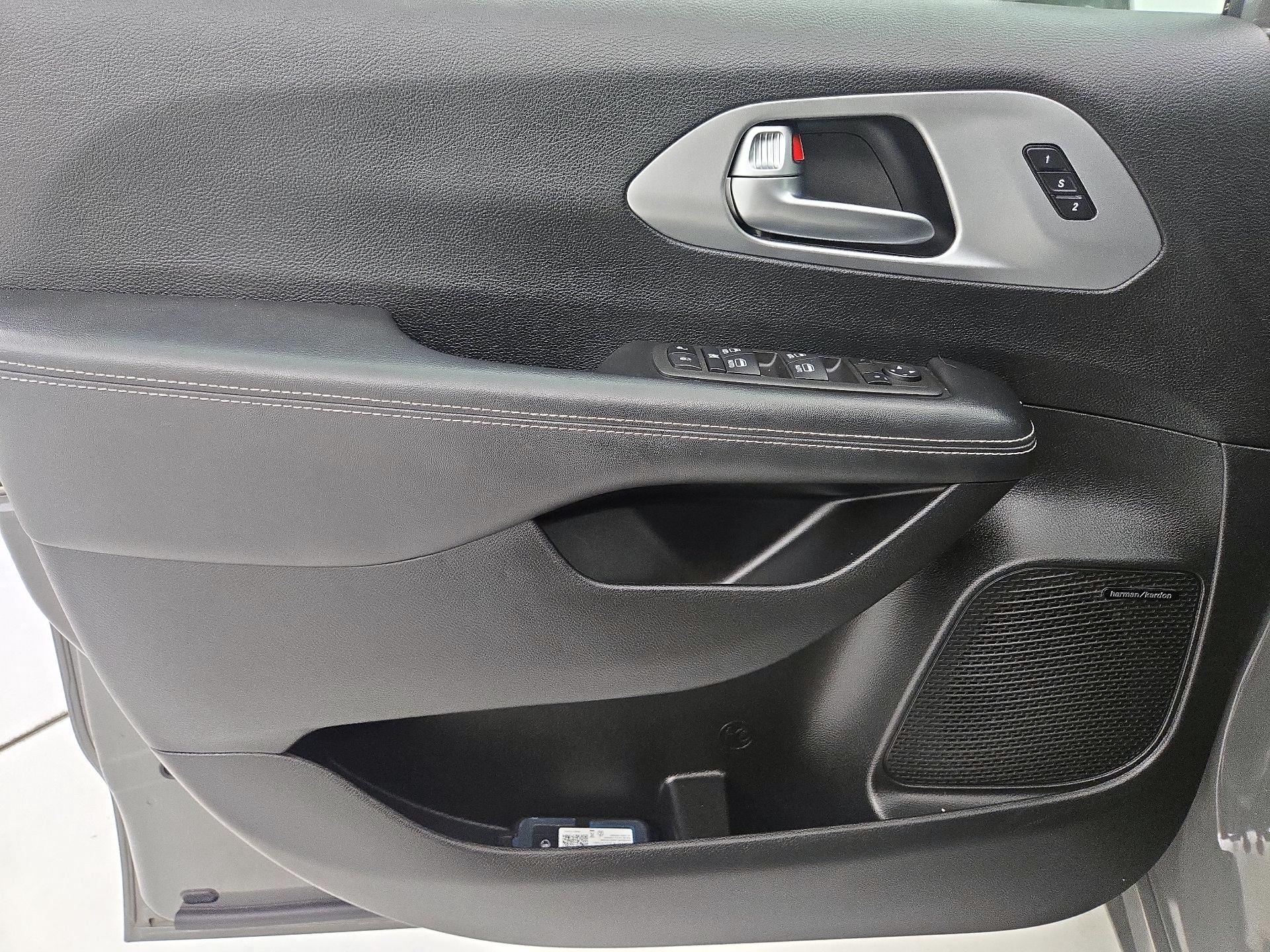 Thumbnail: 2022 Chrysler Pacifica - 12