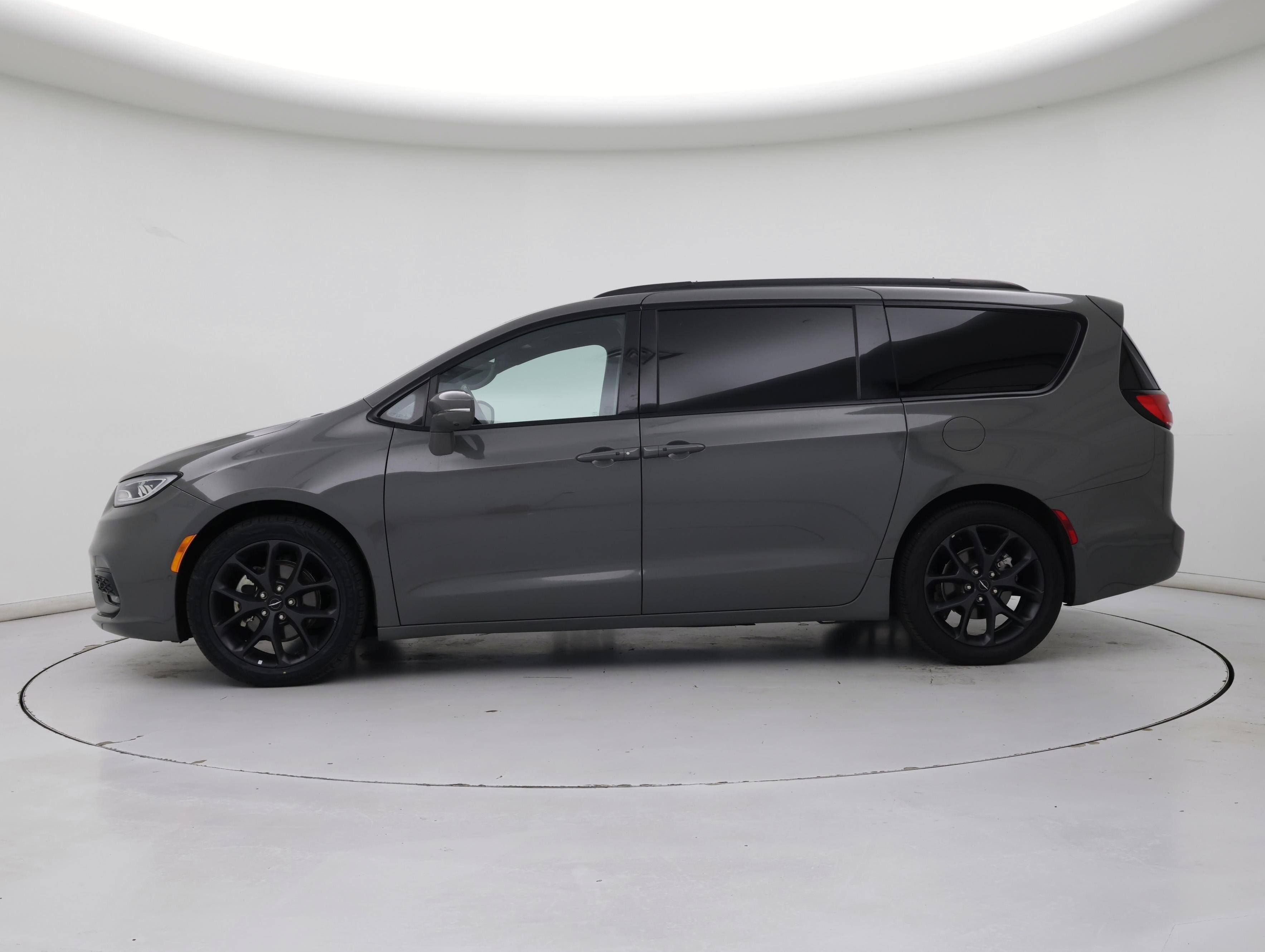Thumbnail: 2022 Chrysler Pacifica - 3