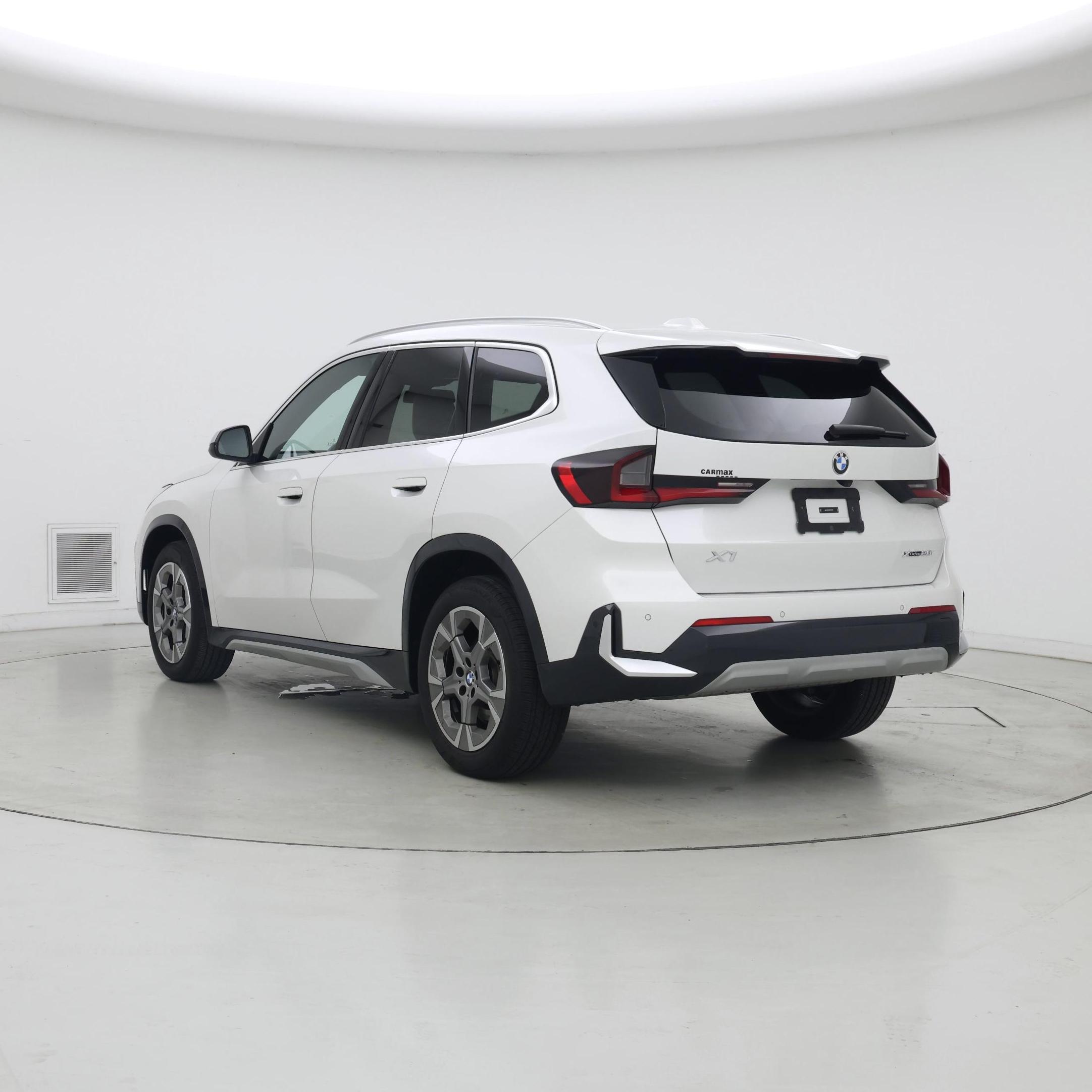 Thumbnail: 2023 BMW X1 - 2