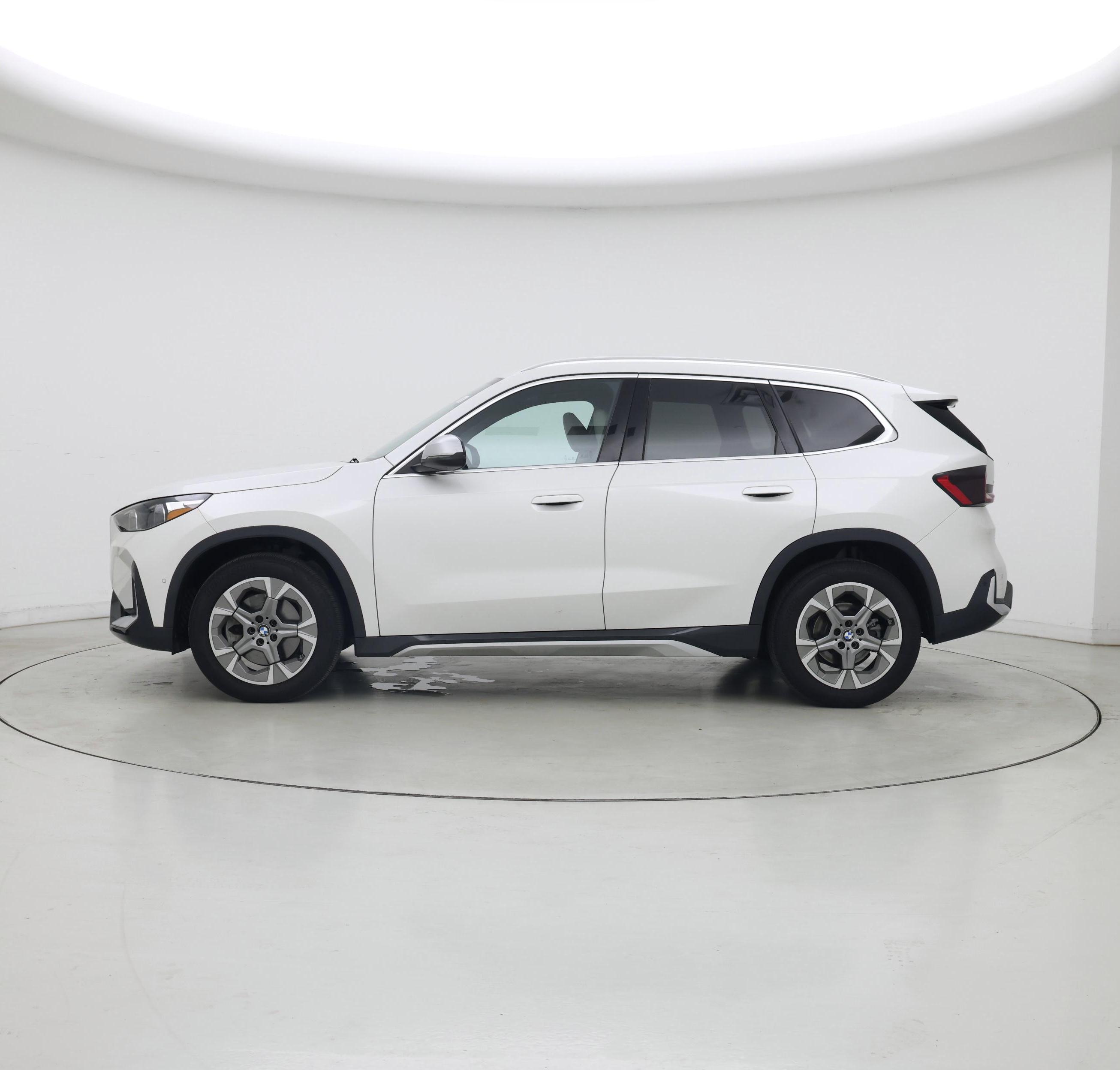 Thumbnail: 2023 BMW X1 - 3