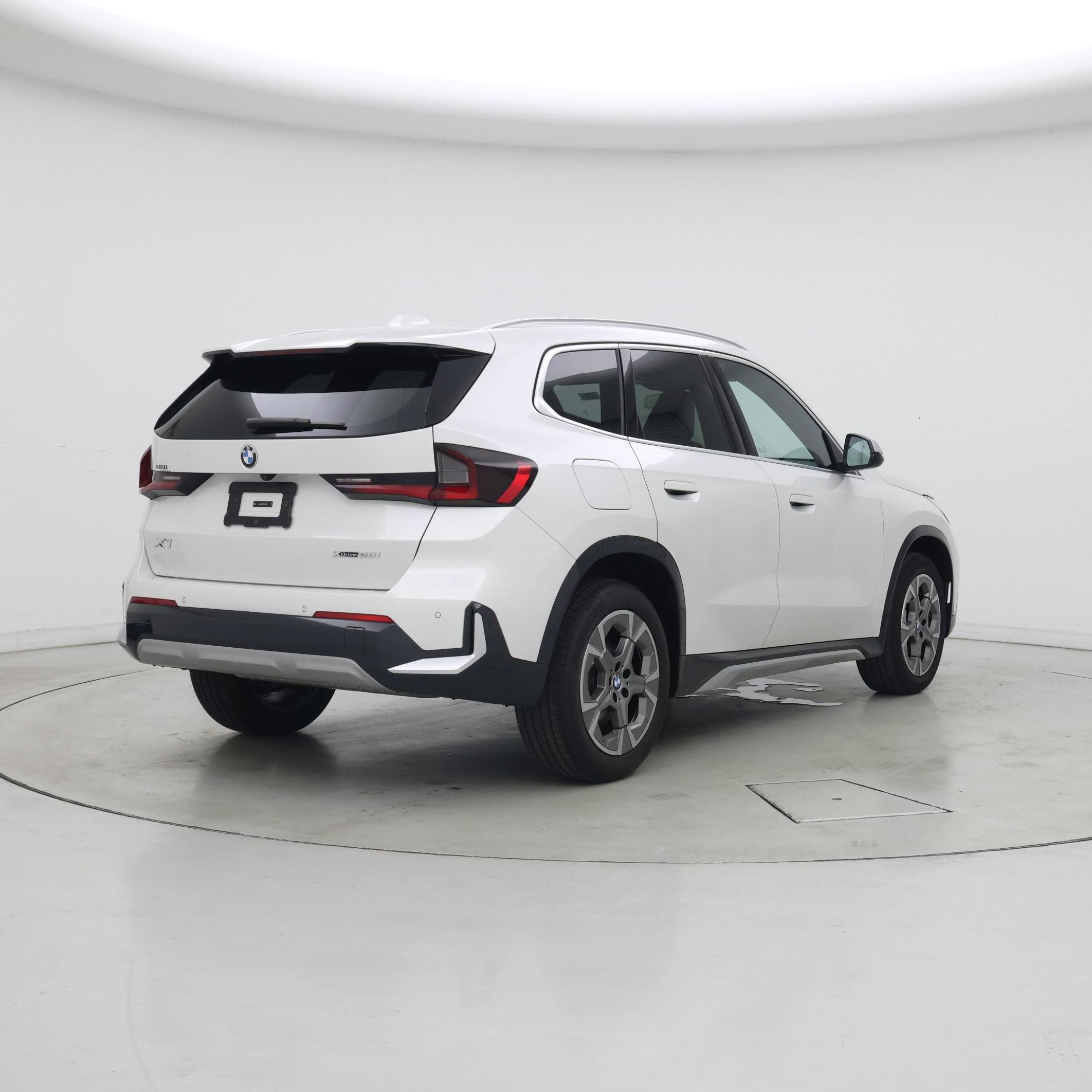 Thumbnail: 2023 BMW X1 - 8