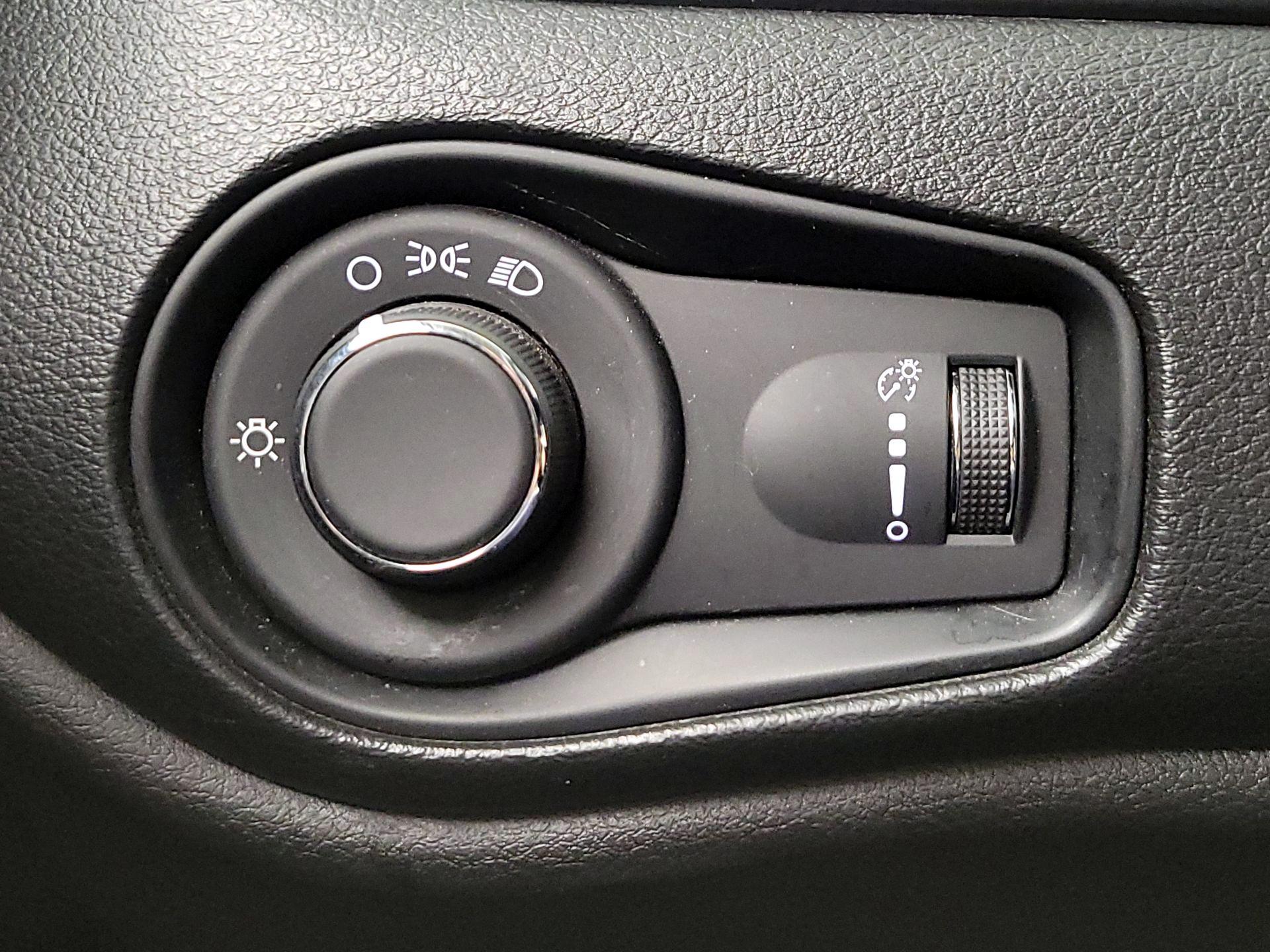 Thumbnail: 2021 Jeep Renegade - 13
