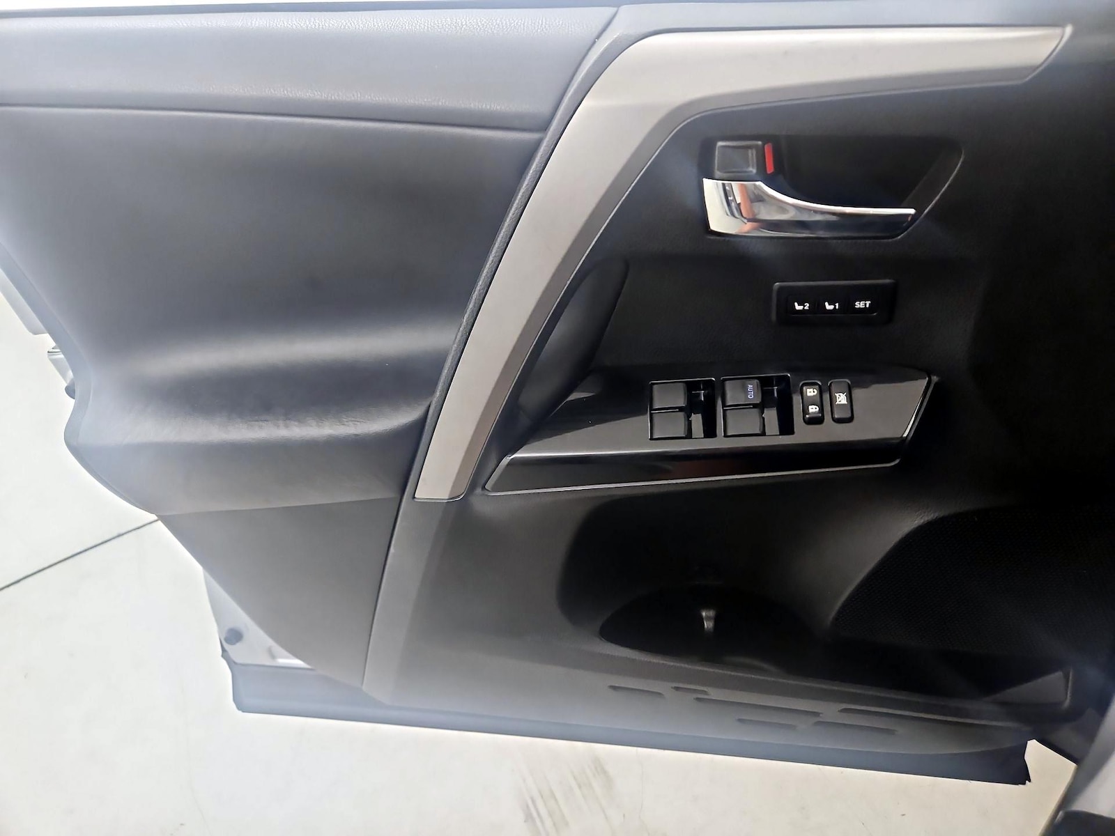 2017 Toyota RAV4 Limited - Photo 13