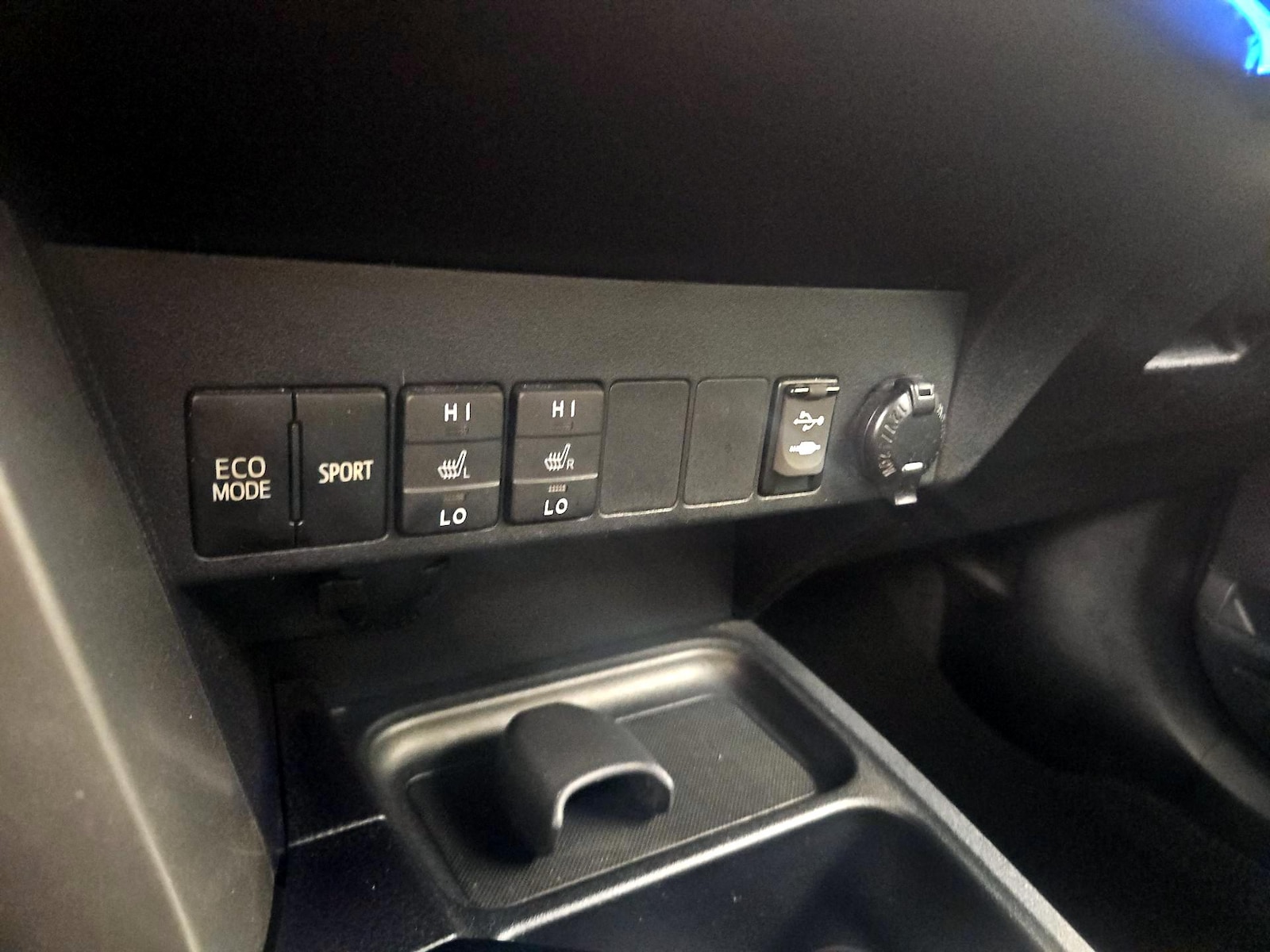 2017 Toyota RAV4 Limited - Photo 18