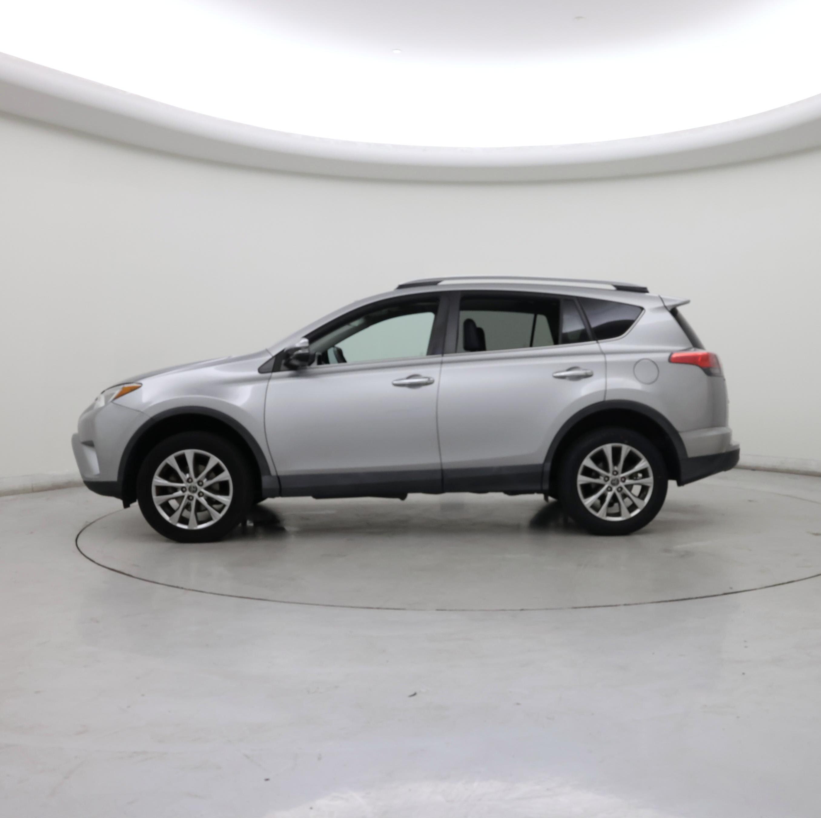 Thumbnail: 2017 Toyota RAV4 - 3