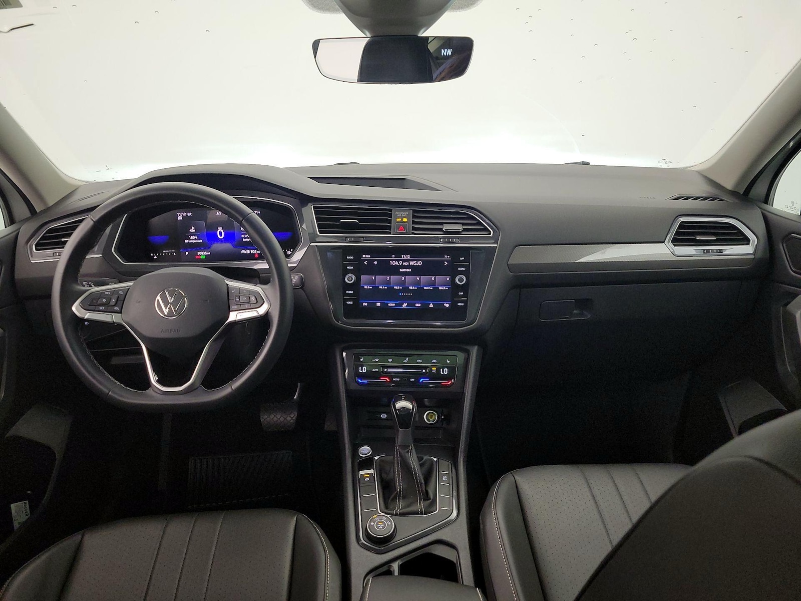2023 Volkswagen Tiguan SE - Photo 10